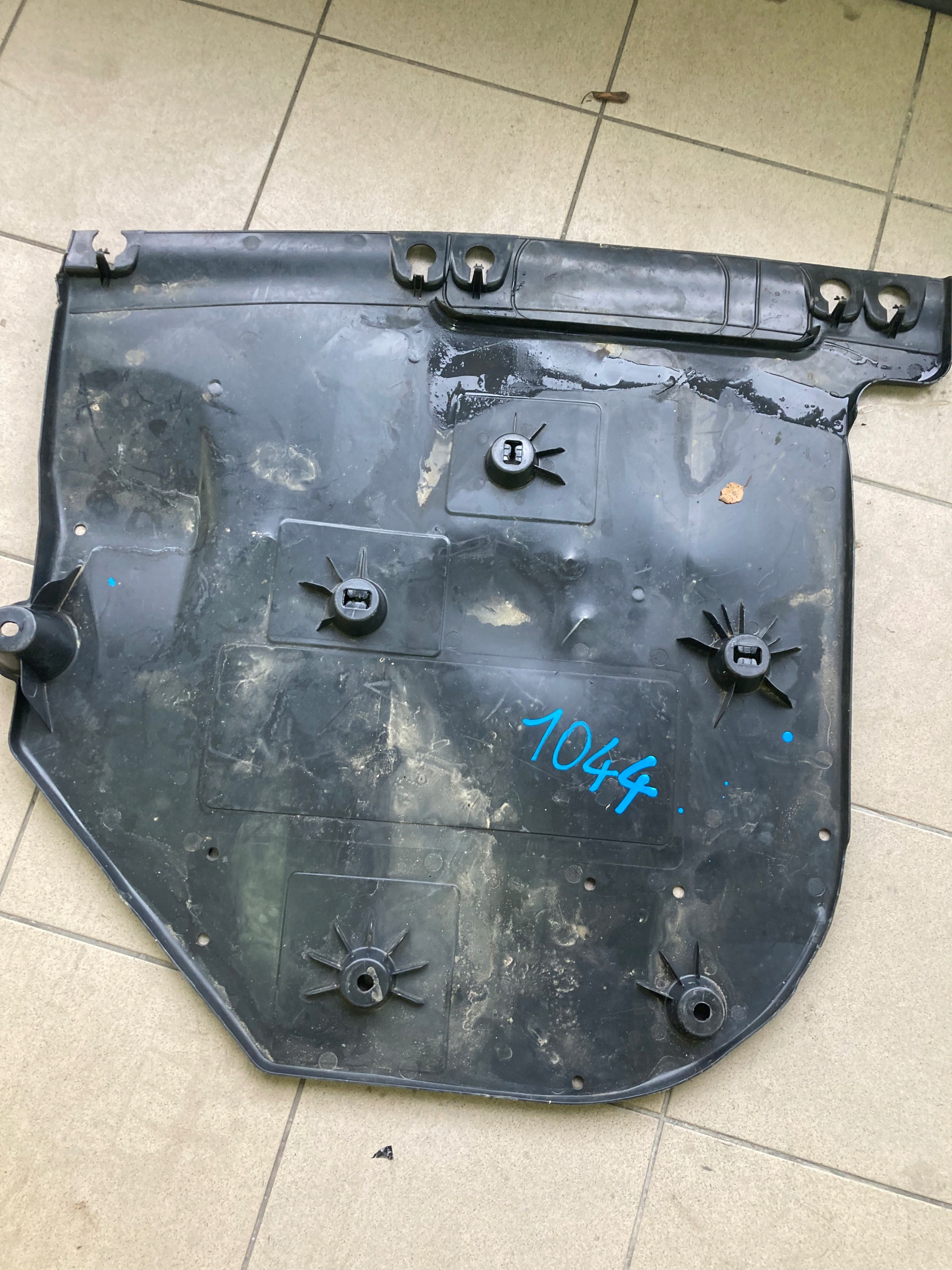 RENAULT CAPTUR II 748A04069R ЗАЩИТА ПОЛА ЗАДНЯЯ