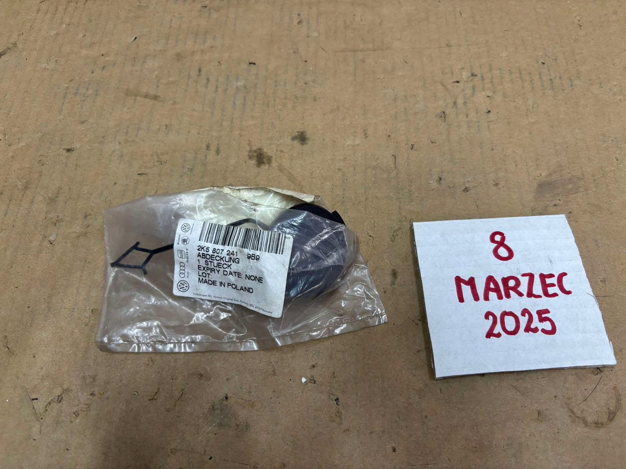 Abschleppöse der Stoßstange vorne VW CADDY 2010-2015 2K5807241
