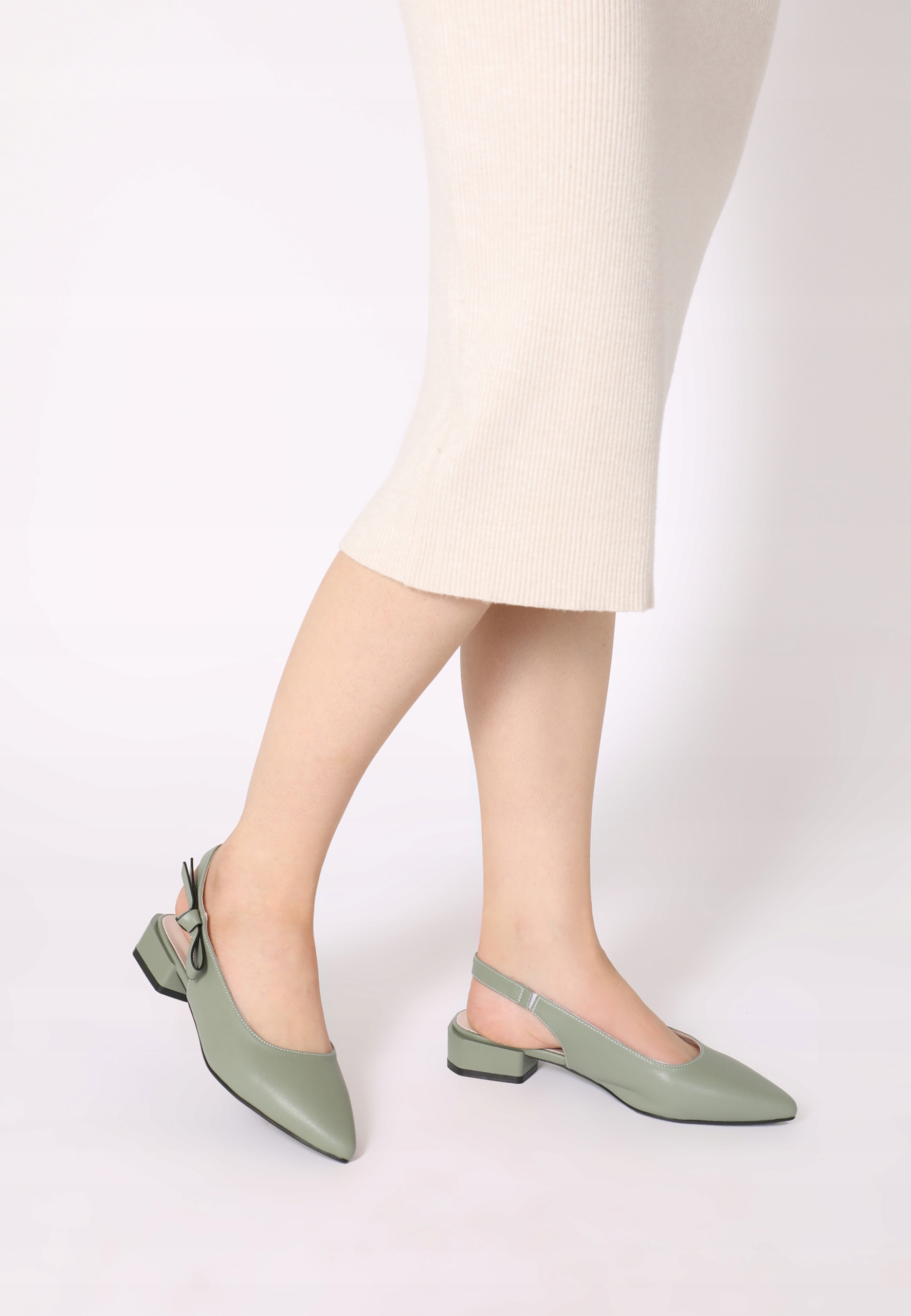 Venezia Damskie Skórzane Czółenka Z Noskiem W Szpic W Kolorze Zielonym R.38