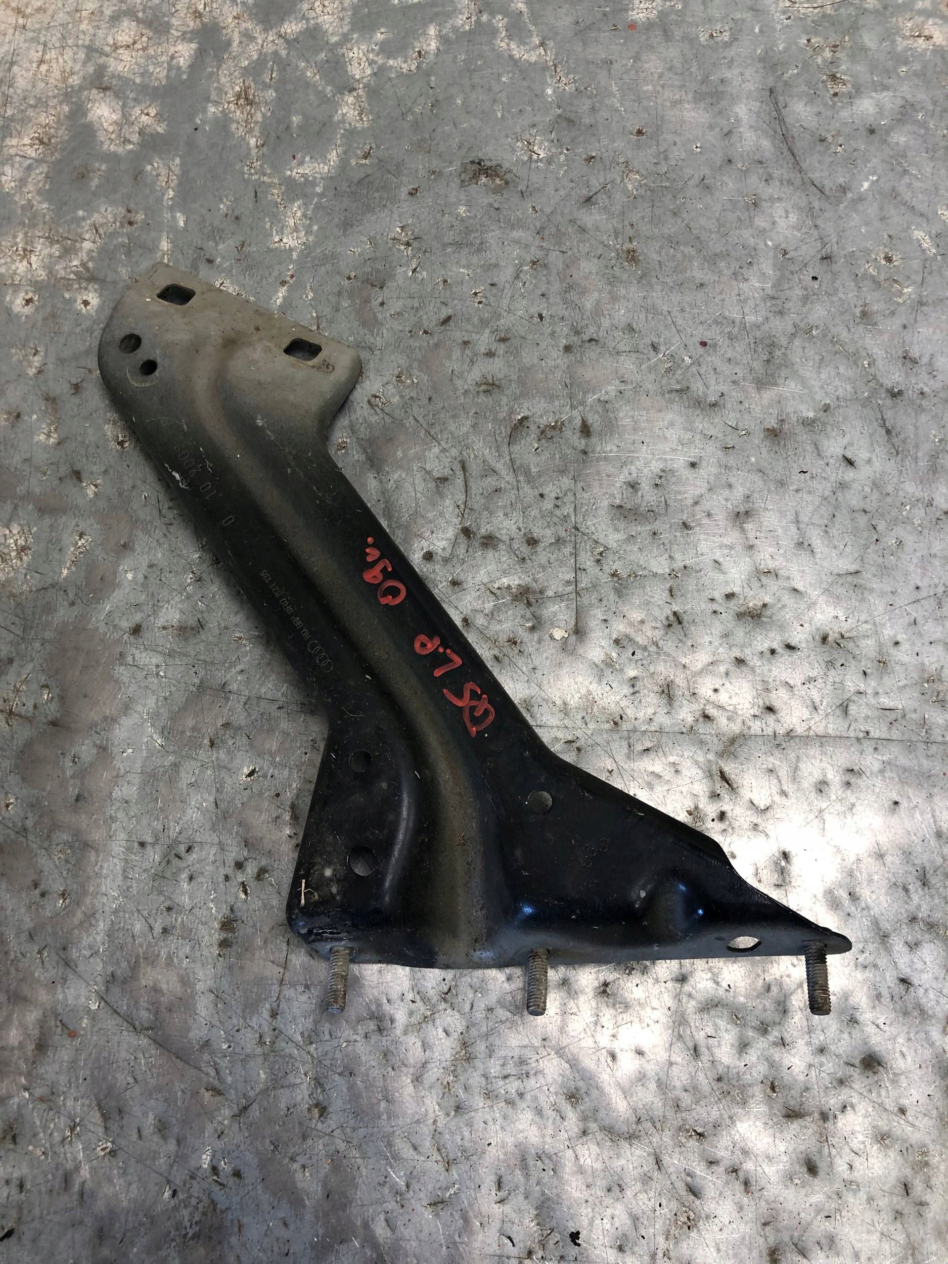 Console Support plaque Aile Gauche Avant AUDI Q5 8R0821135
