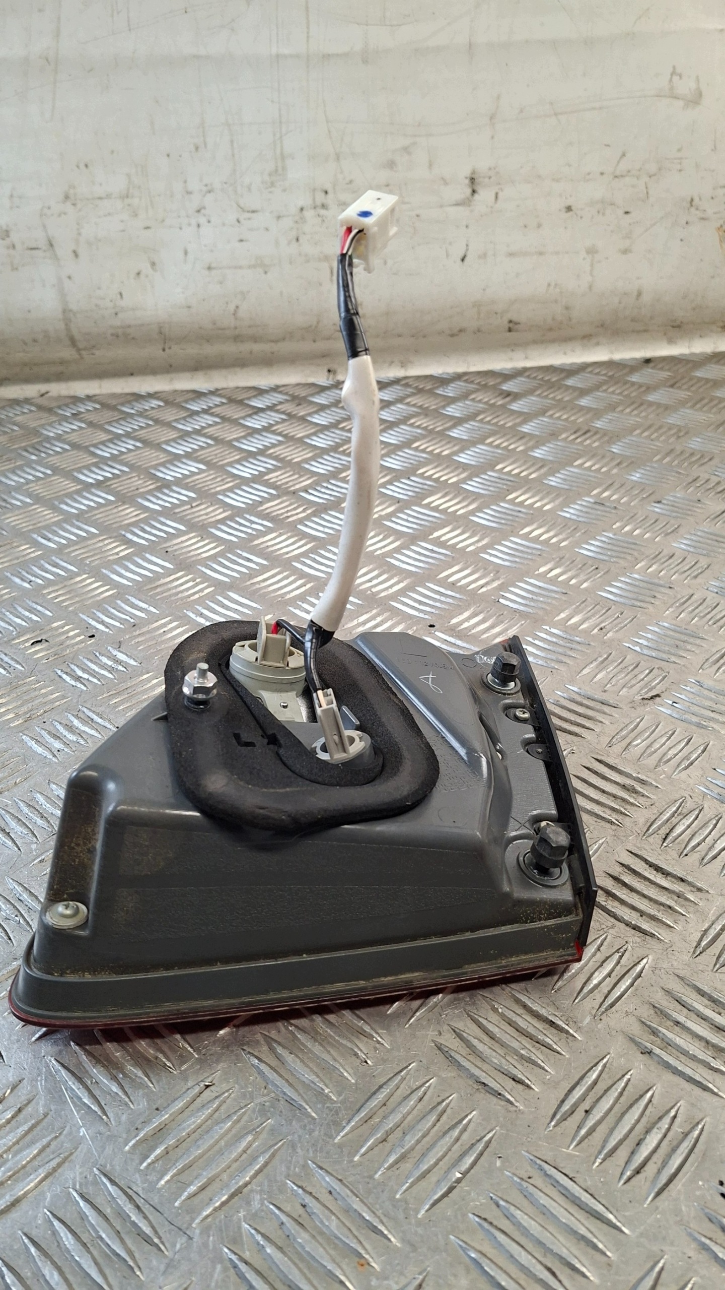 light to the bonnet left rear part LEXUS GS300