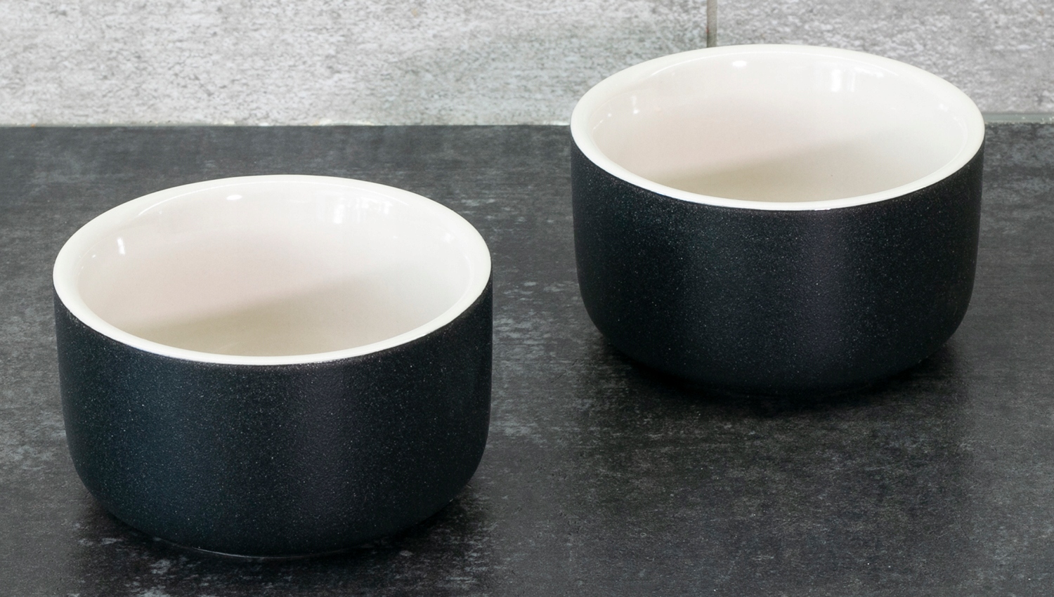 KOMPLET KAMIONKOWYCH NACZYŃ czarne 200ml Materiał ceramika