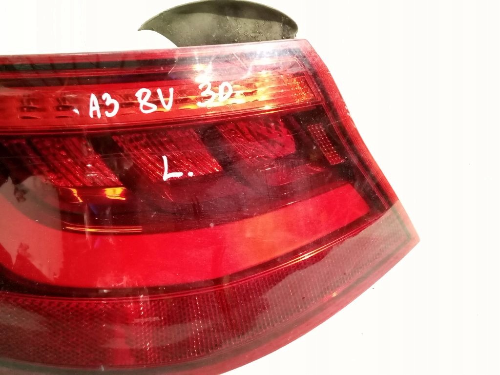 Audi A3 8V feu gauche arrière arrière 8V3945095B