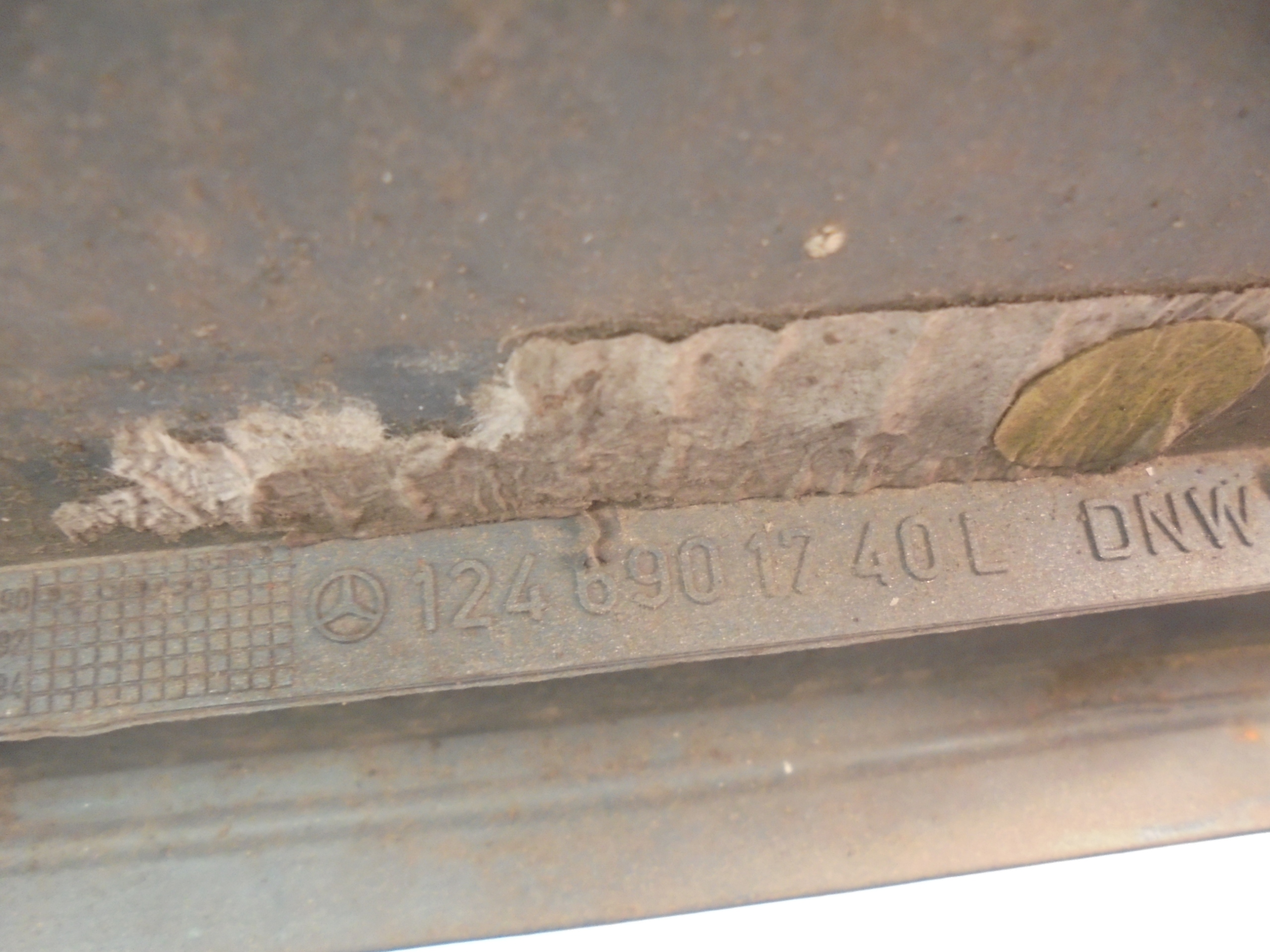 modanatura parafango LT Mercedes 124 1246901740L