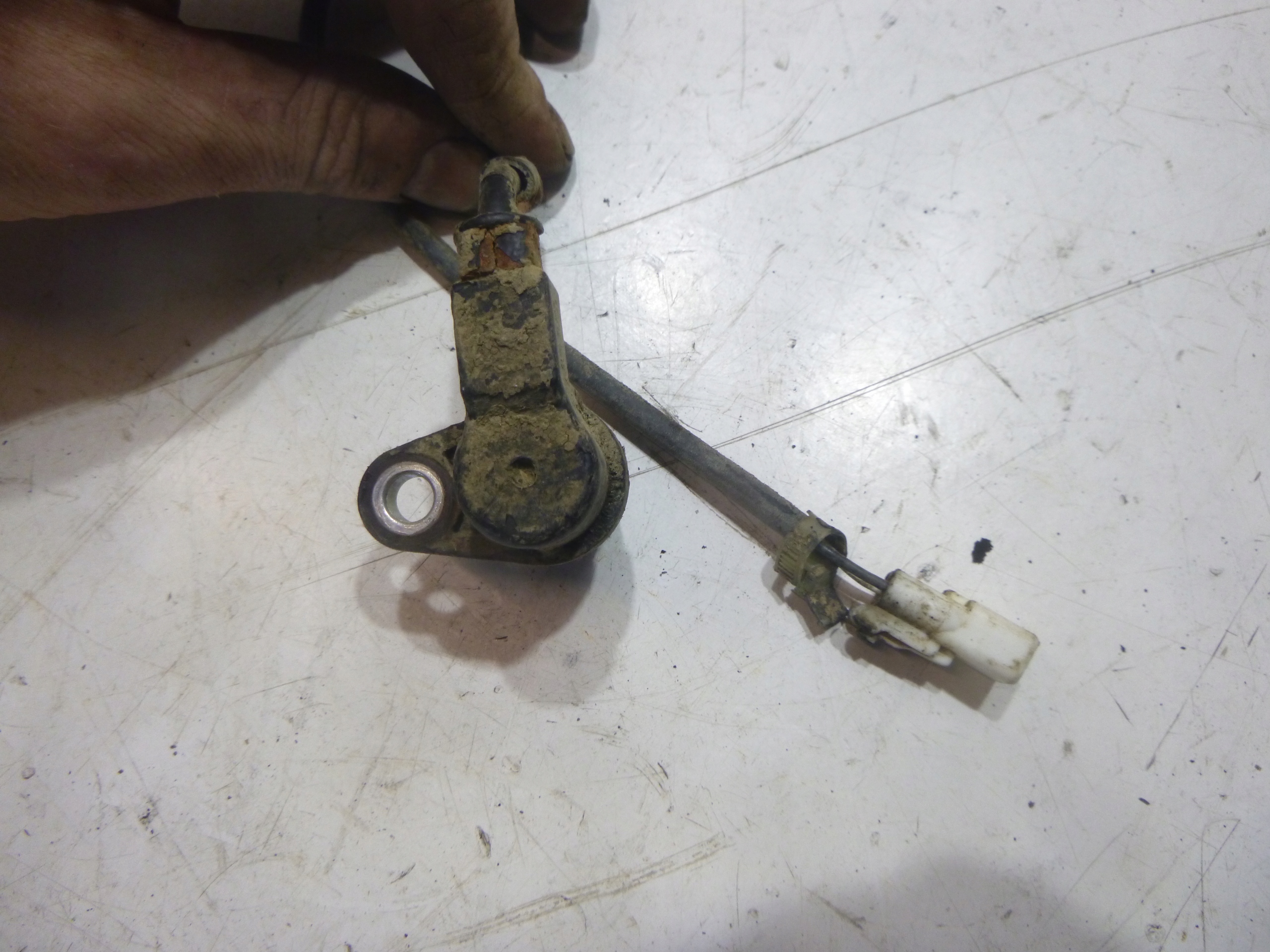 SUZUKI JIMNY 1.3 16V CZUJNIK ABS TYŁ PRAWY Typ samochodu Samochody osobowe