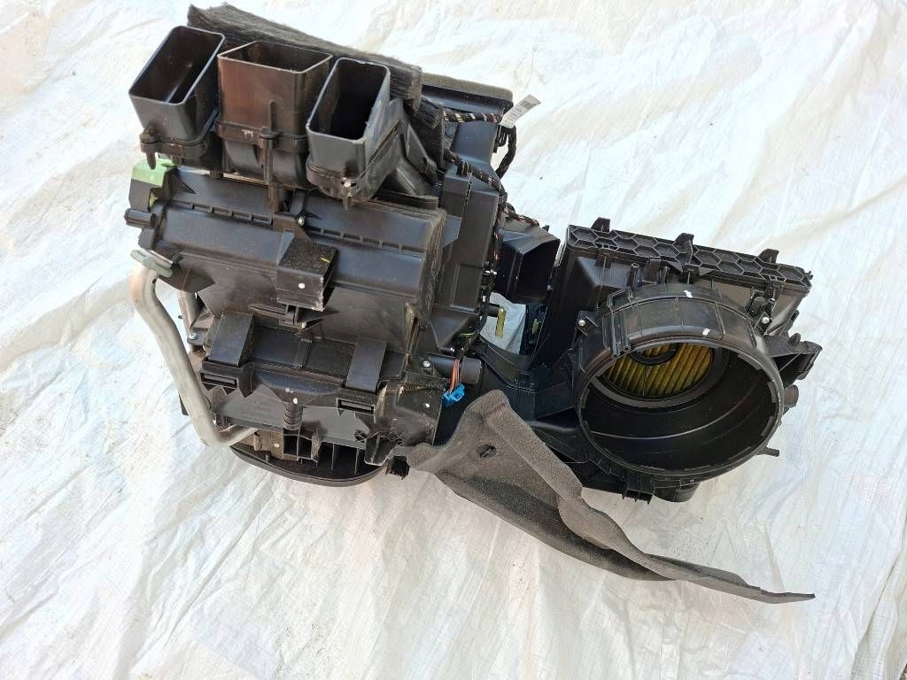 Audi A3 S3 8V 2015 корпус нагреватель 5q1820005ae