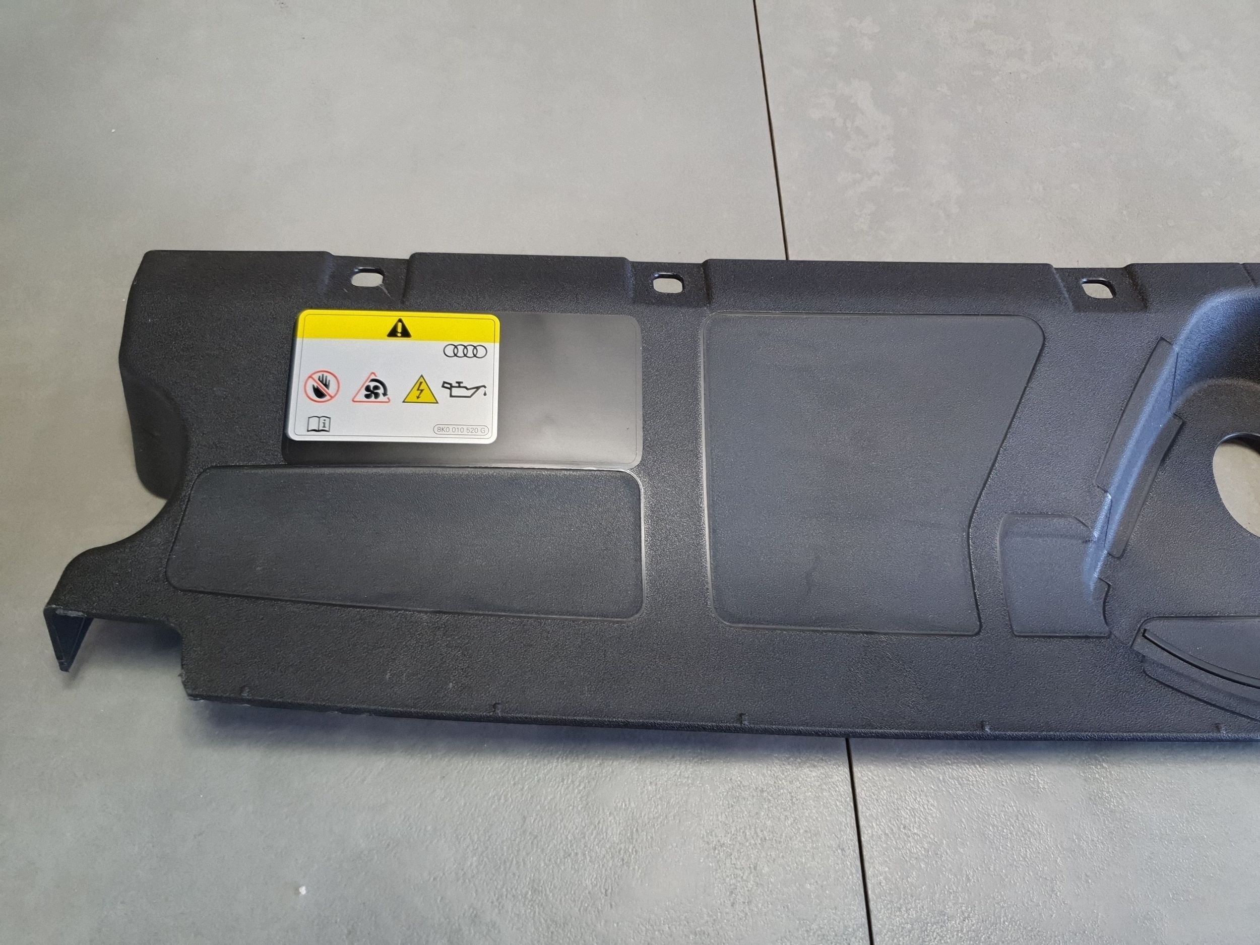Audi A3 8Y cover for support panel for radiators 8Y0121285