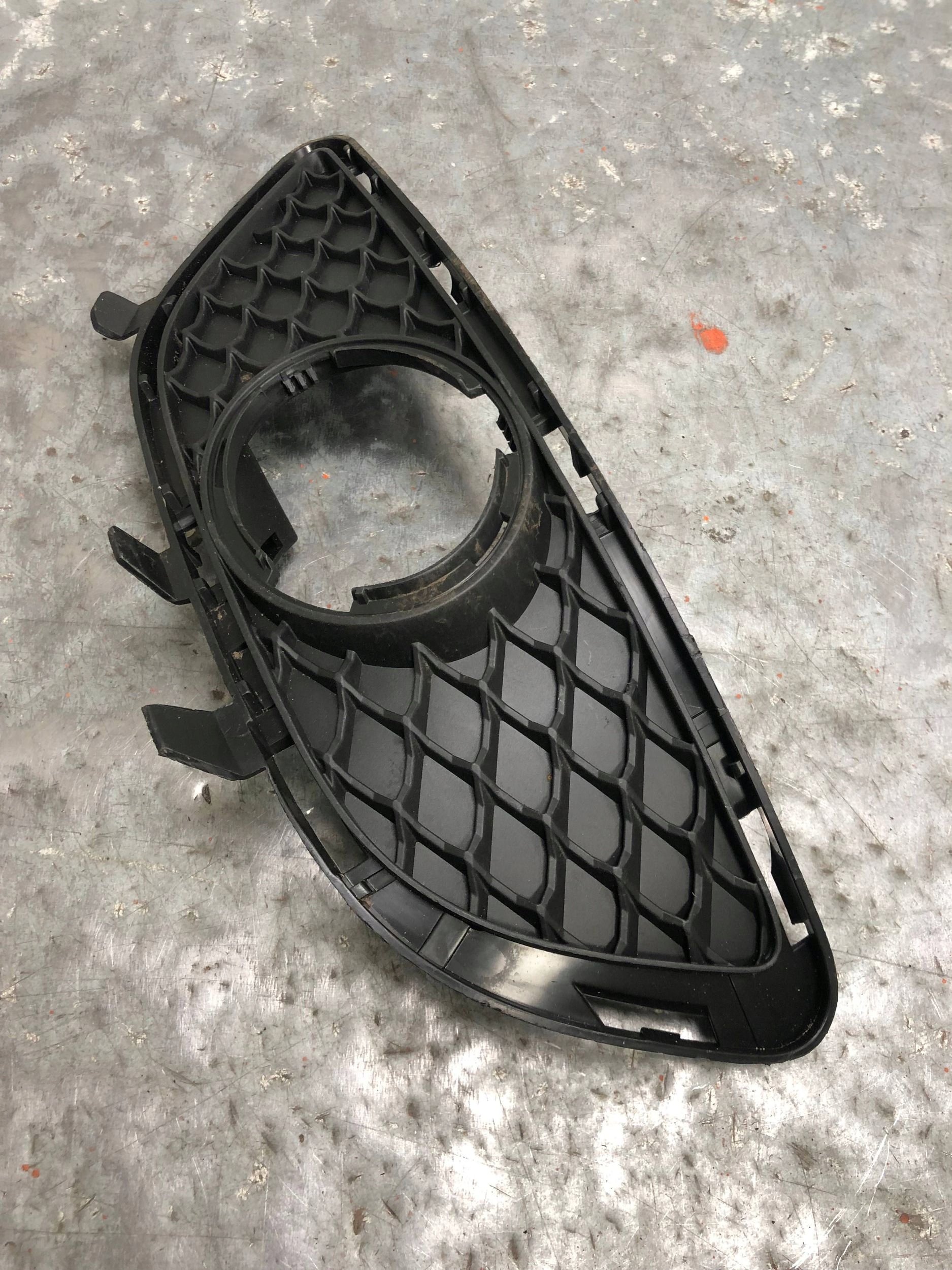 grid fog lights right front MERCEDES W218 A2188850923