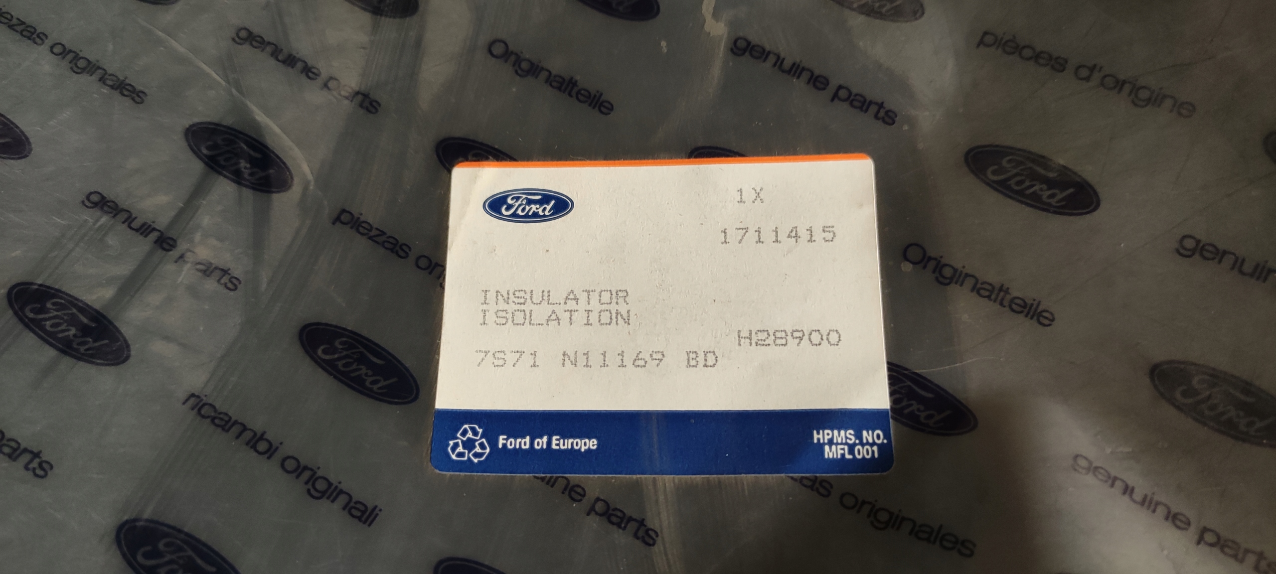 STYROPIAN BAGAŻNIKA LEWY FORD MONDEO Mk4 KOMBI Stan opakowania oryginalne