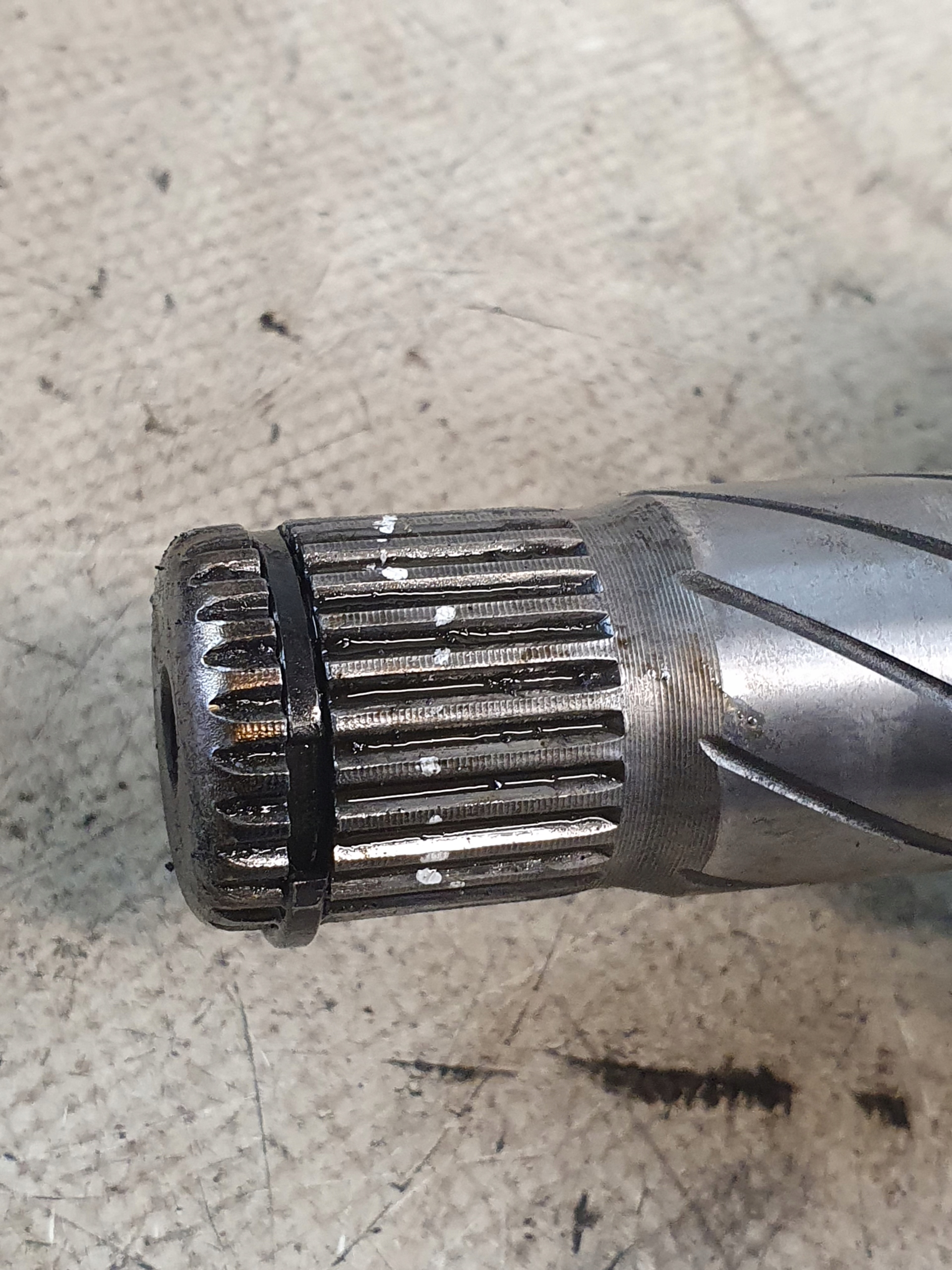 semi-axis left VOLVO V70 II 2.5T 03r.