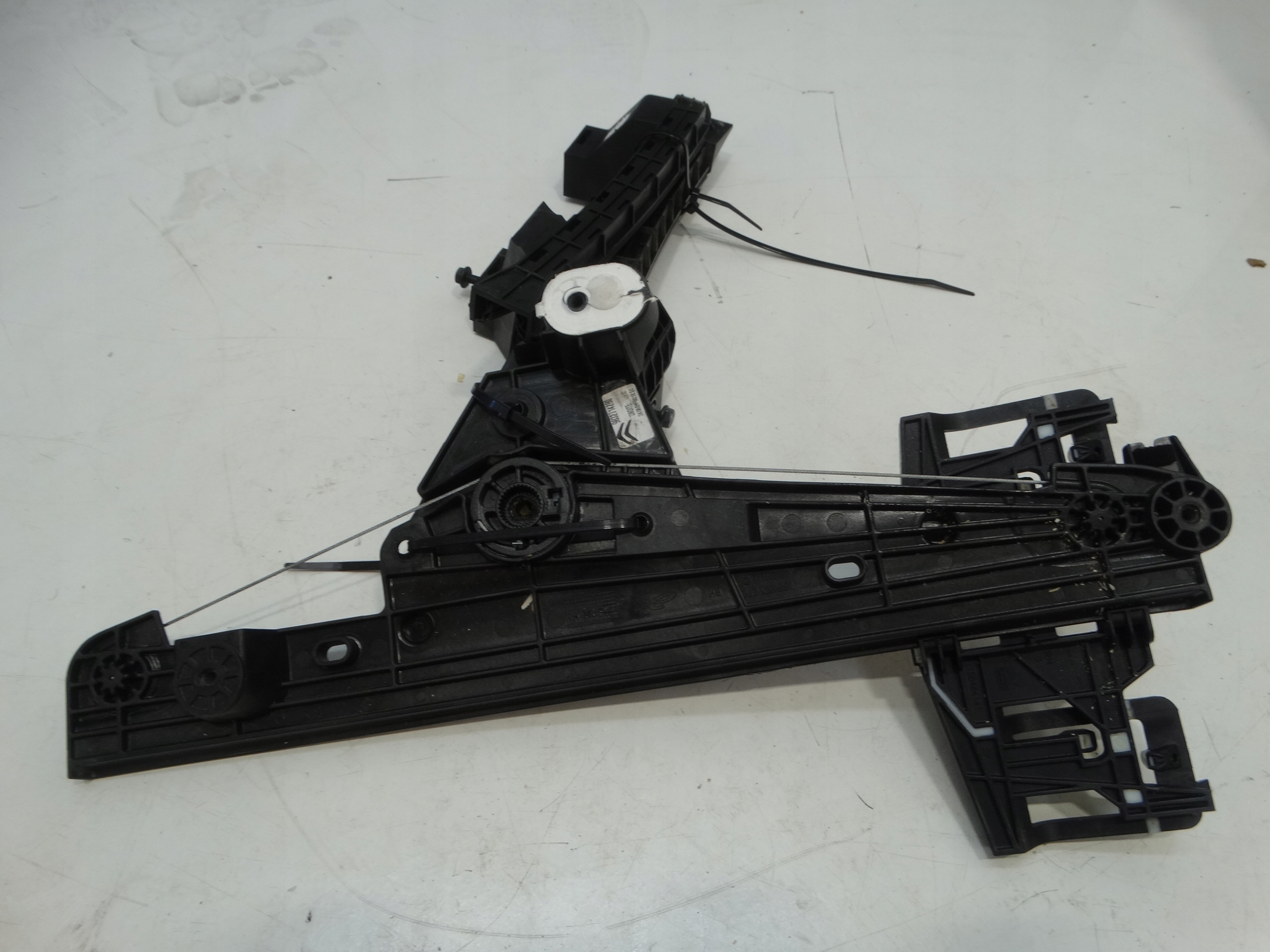 window regulator right rear part CITROEN C4 III 2020R. 9832714280
