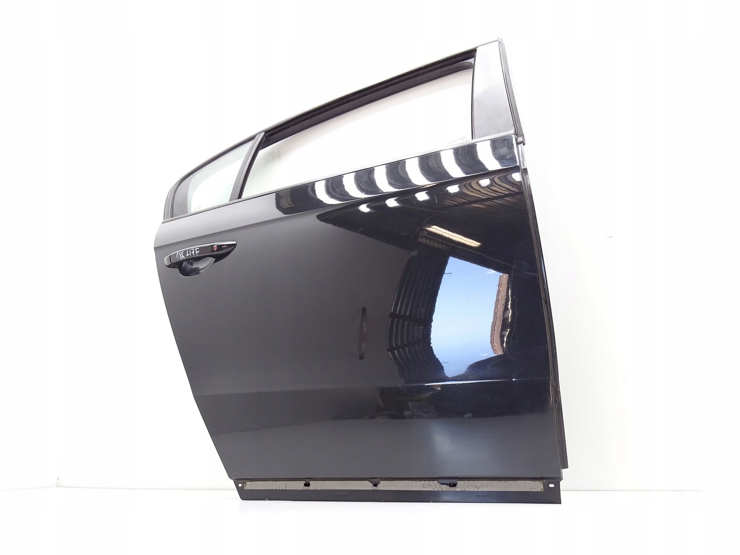 ДВЕРИ ПРАВЕ ПРАВЫЙ ЗАД. VW PASSAT B7a СЕДАН Li7f