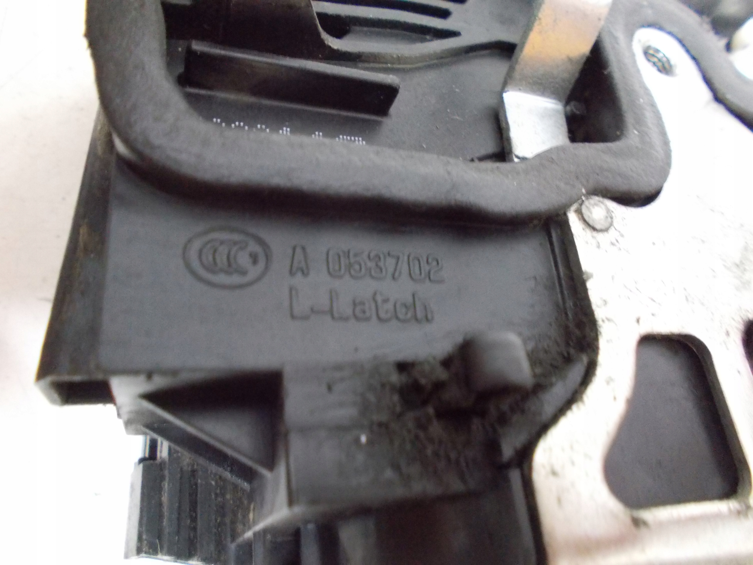 BMW X3 E83 3.0D 08R lock door right rear part 7202148