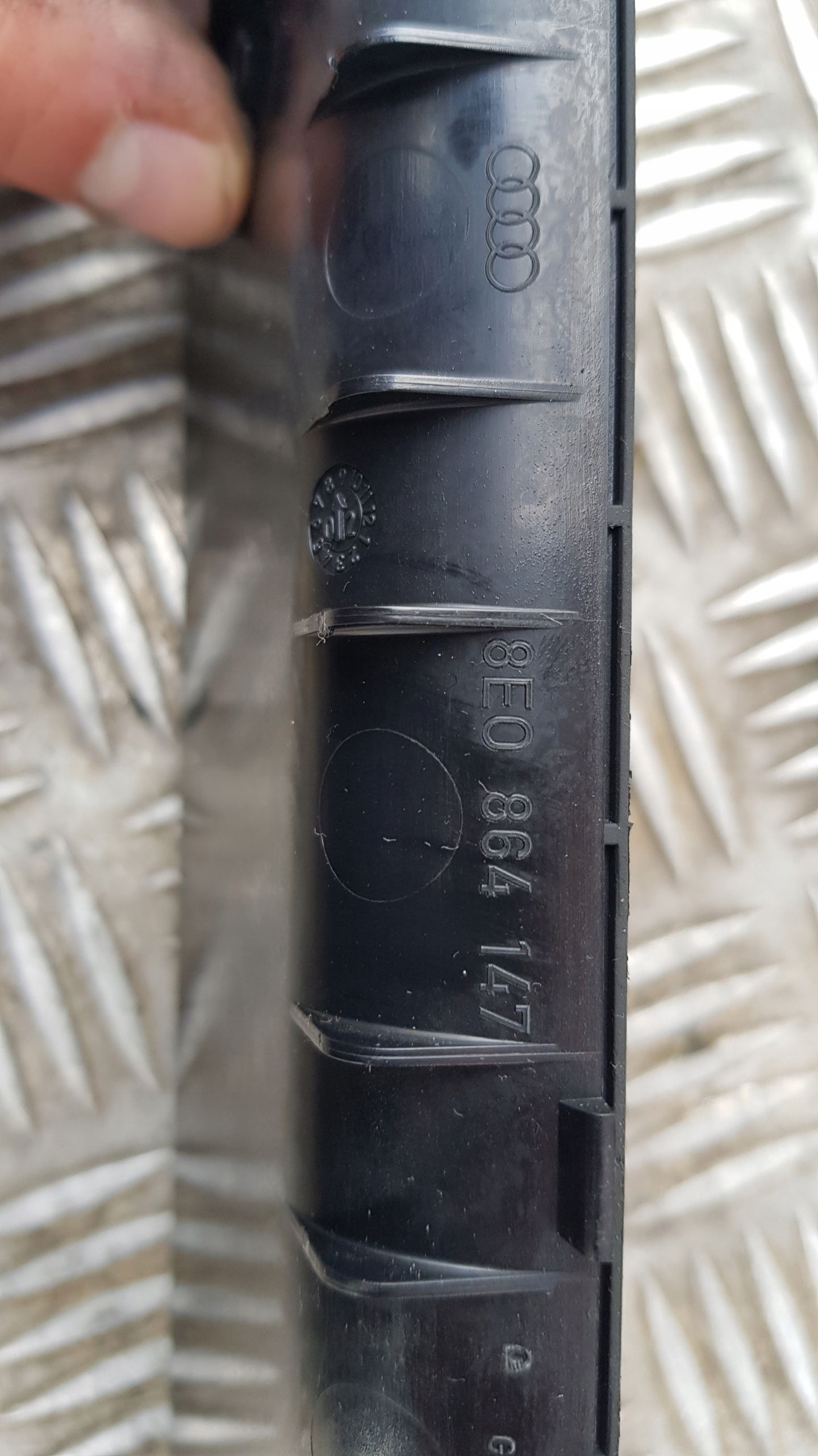 AUDI A4 B6 fedél fedél TUNELU OBD 8e0864147