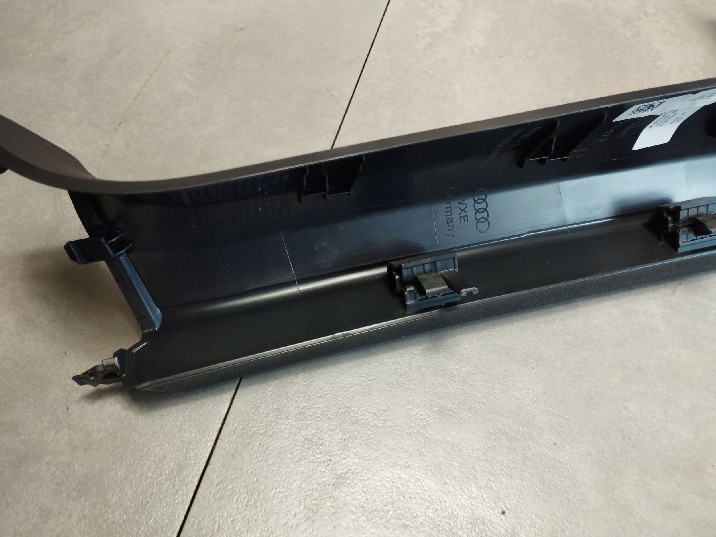 Audi A5 B10 KOMBI Blende Abdeckung heckklappe heck 8B9867608