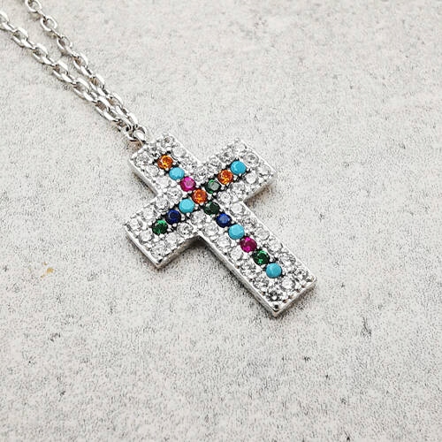 Stříbrný náhrdelník s křížkem ze zirkonu
