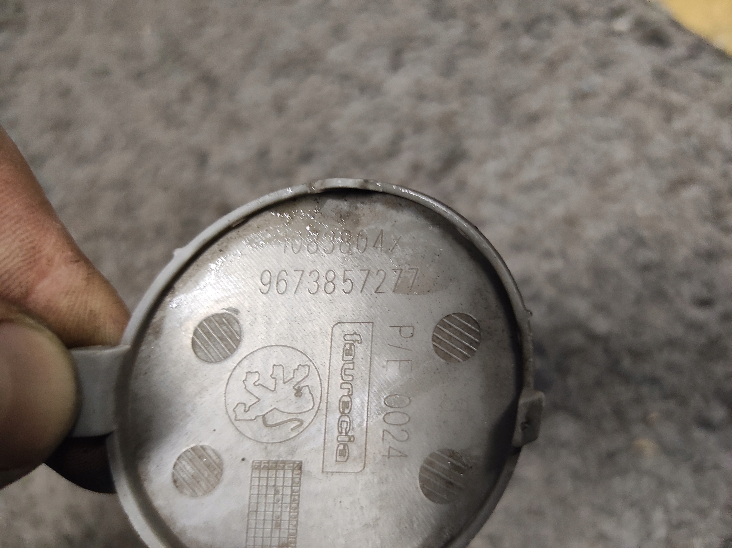 towing hook cap PEUGEOT 208 front 9673857277