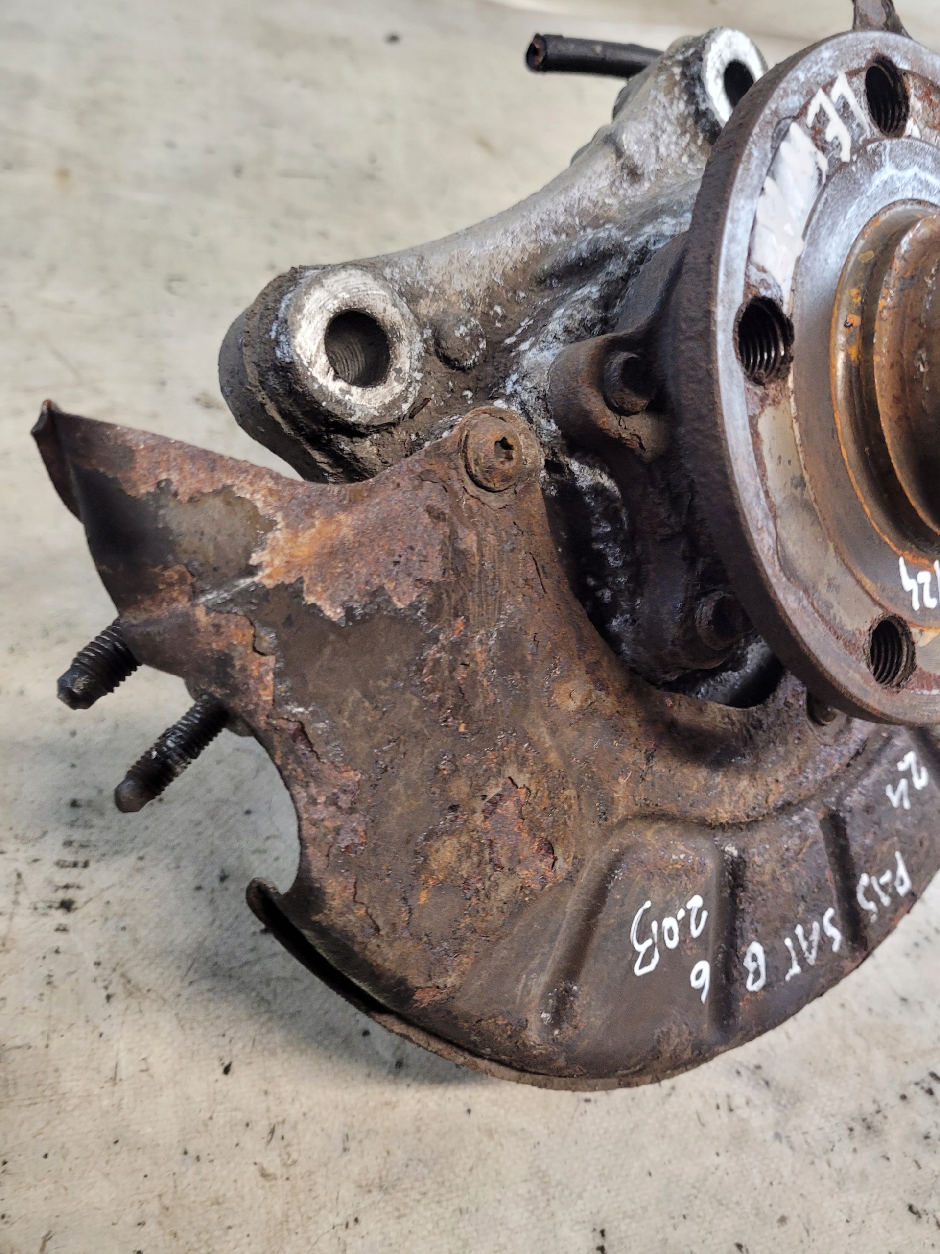 McPherson left front swing of the pivot VW PASSAT B6 2.0TSI