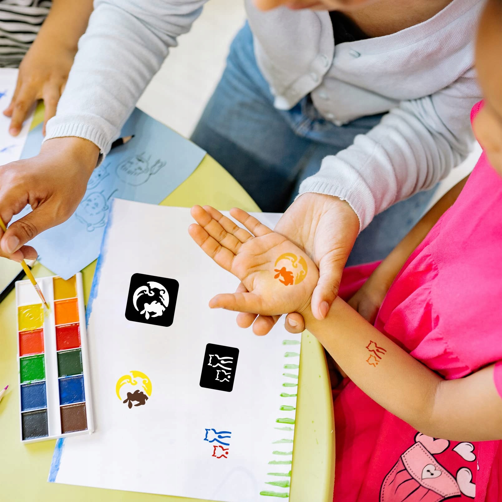 TATUAŻE BROKATOWE SZBLONY PAKIET SZABLONÓW 10szt Materiał karton papier