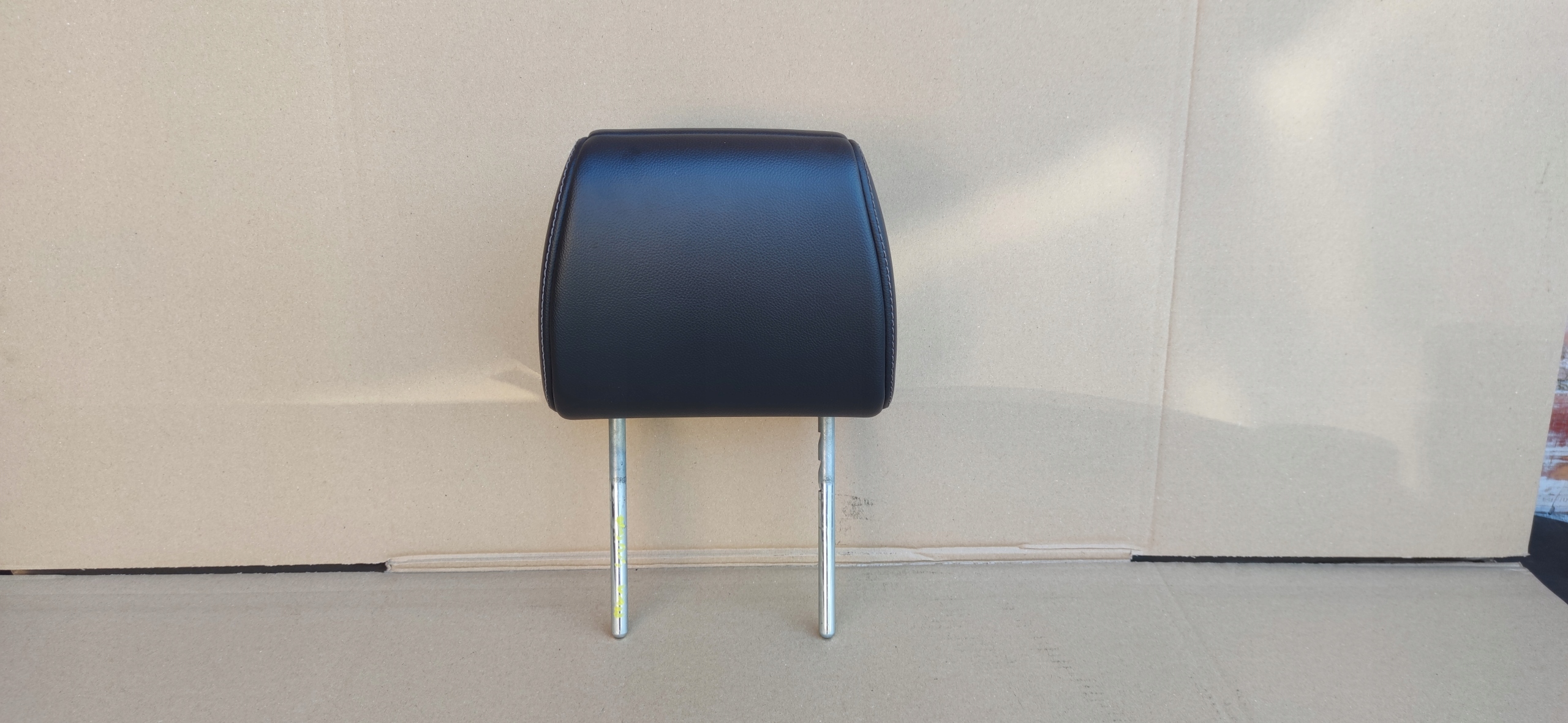 Kuga MK1 подголовник передний кожаный левый передний правый