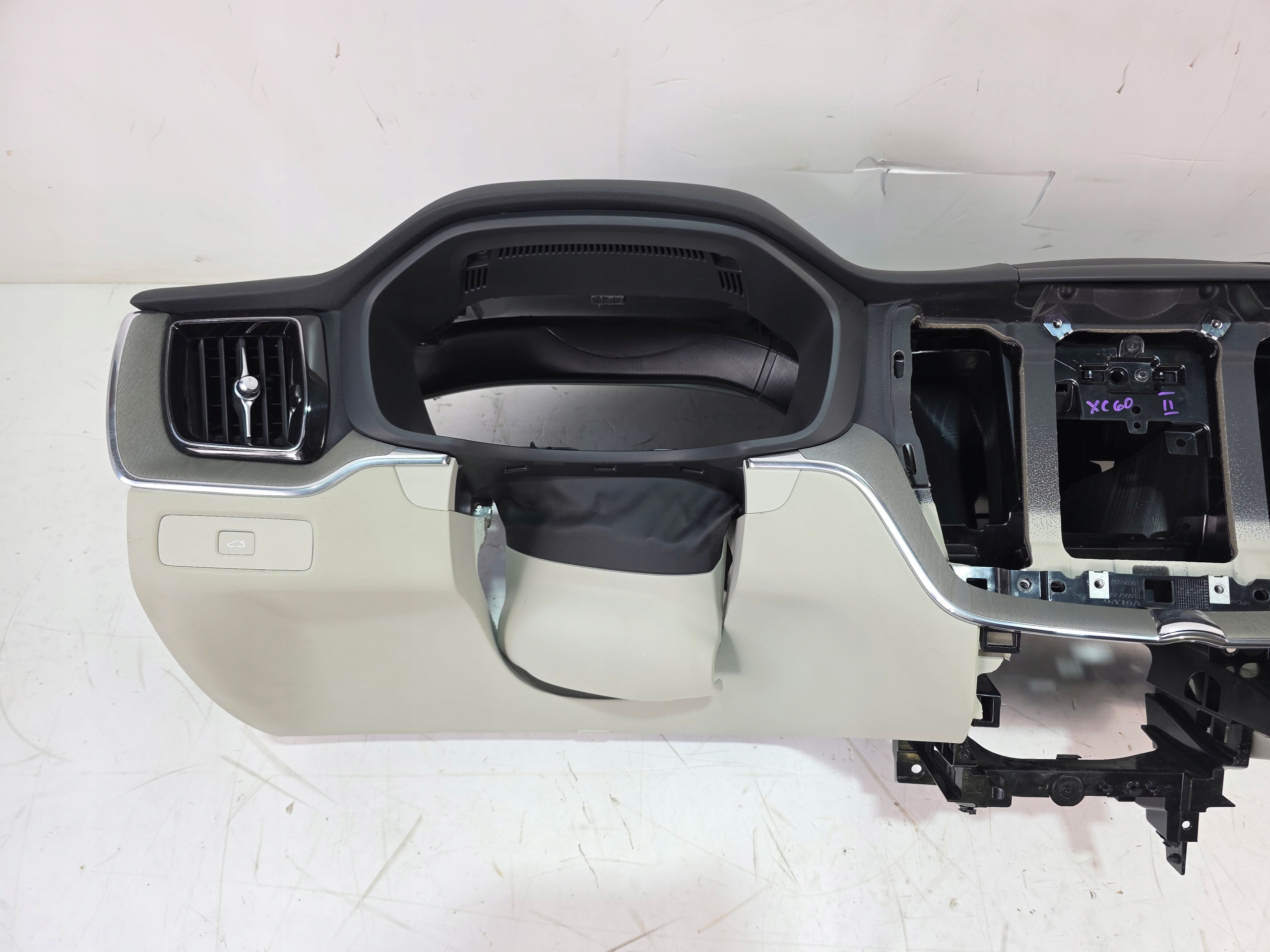 dashboard console VOLVO XC60 II LIFT