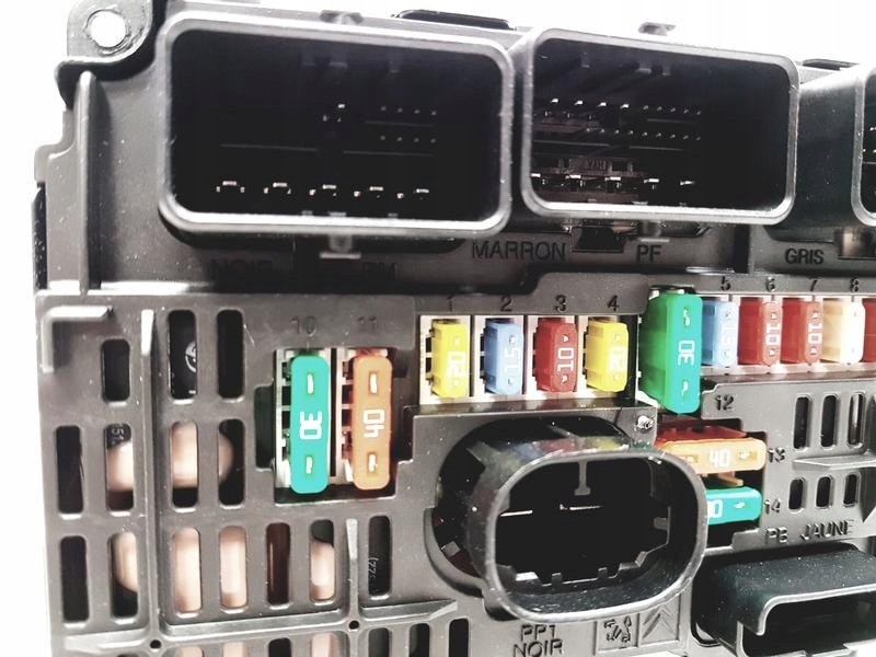 OE PSA SKRZYNKA BEZPIECZNIKÓW CITROEN C4 C5 C8 Numer katalogowy oryginału CITROEN 6500.CK PEUGEOT 9657718580 S118983004Q BSM-L04-00