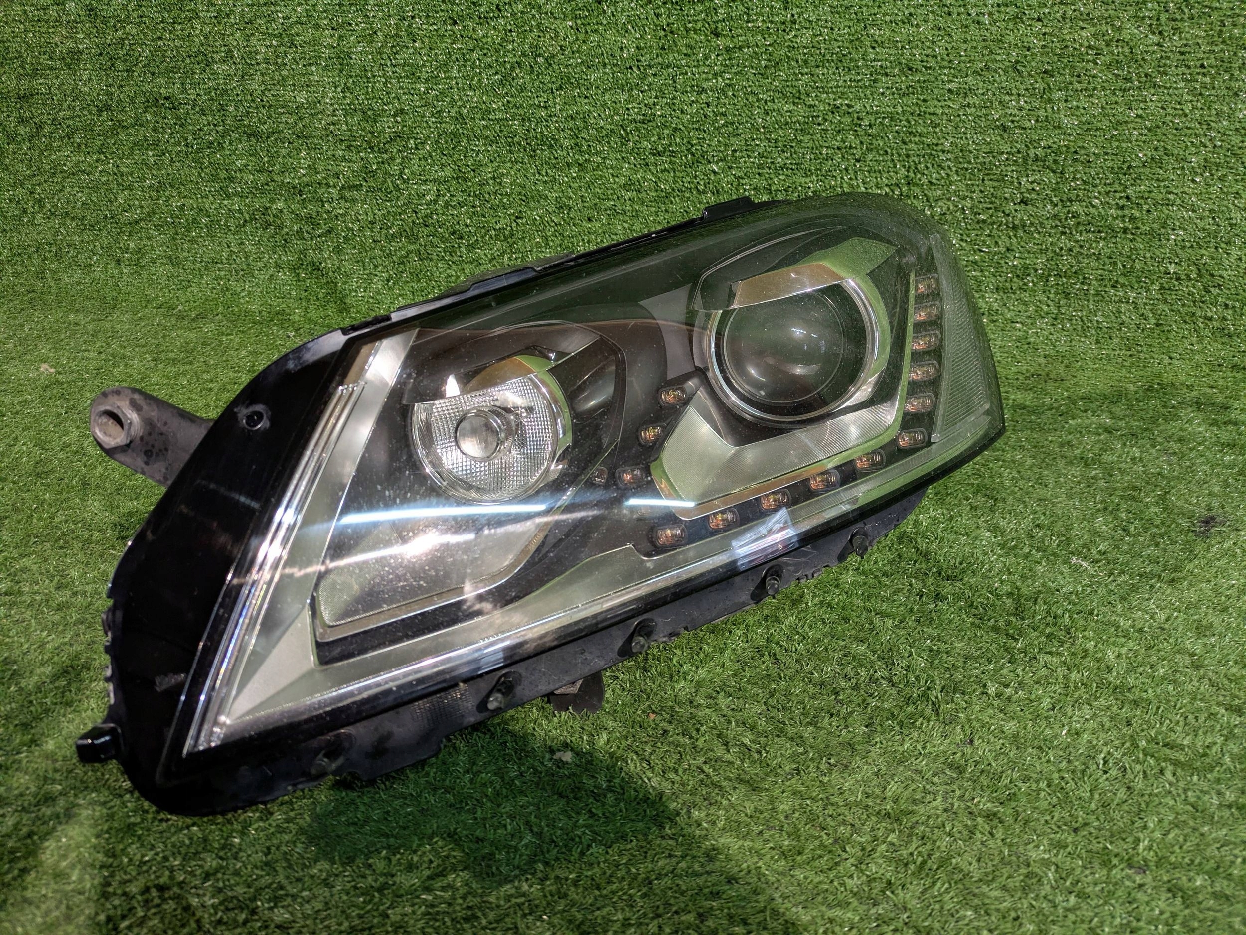 REFLEKTOR left front VW PASSAT B7 BI-XENON NR.1086