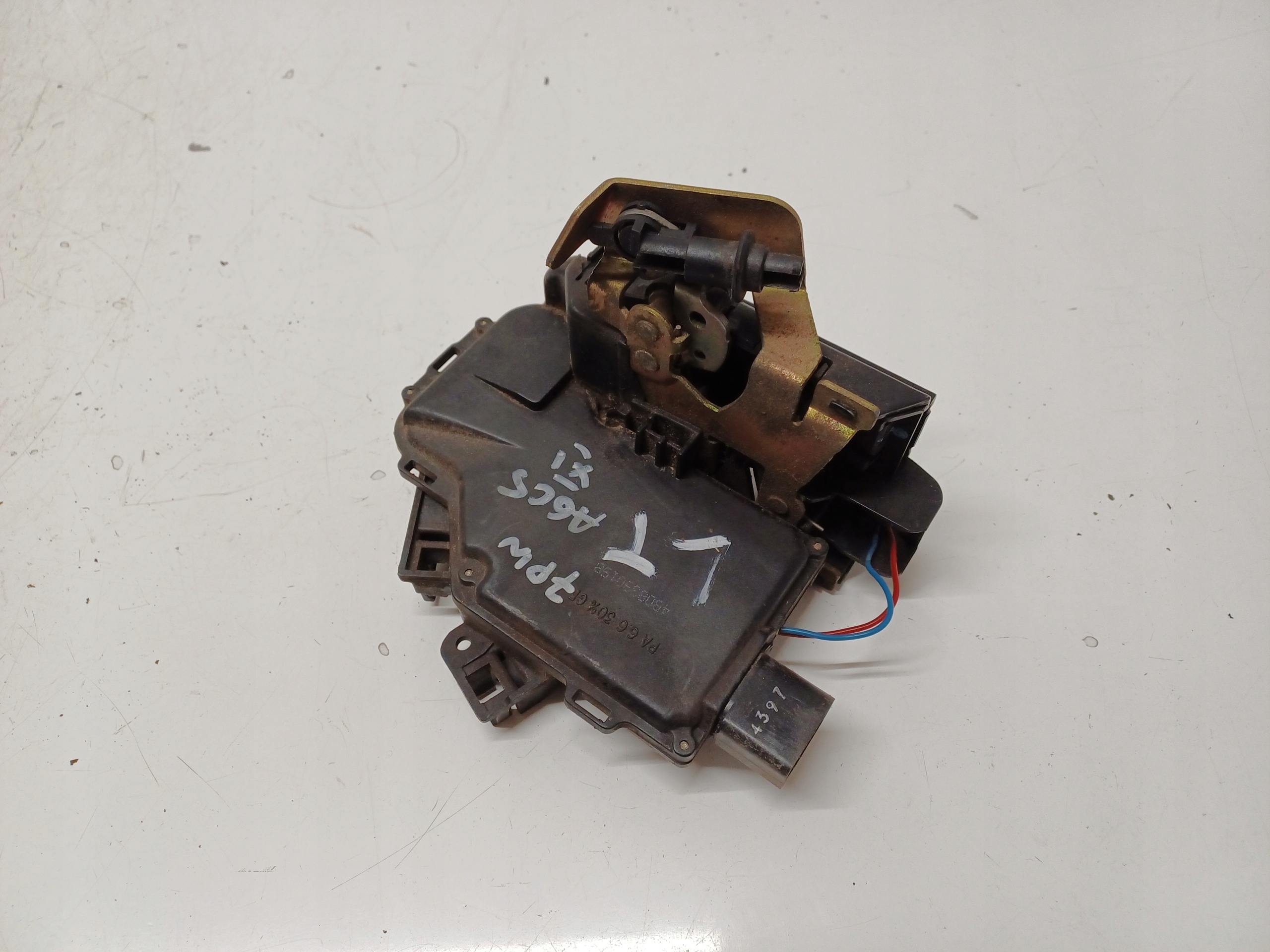 AUDI A6 C5 97- ZAMEK LEWY TYŁ 7PIN 4B0839015B