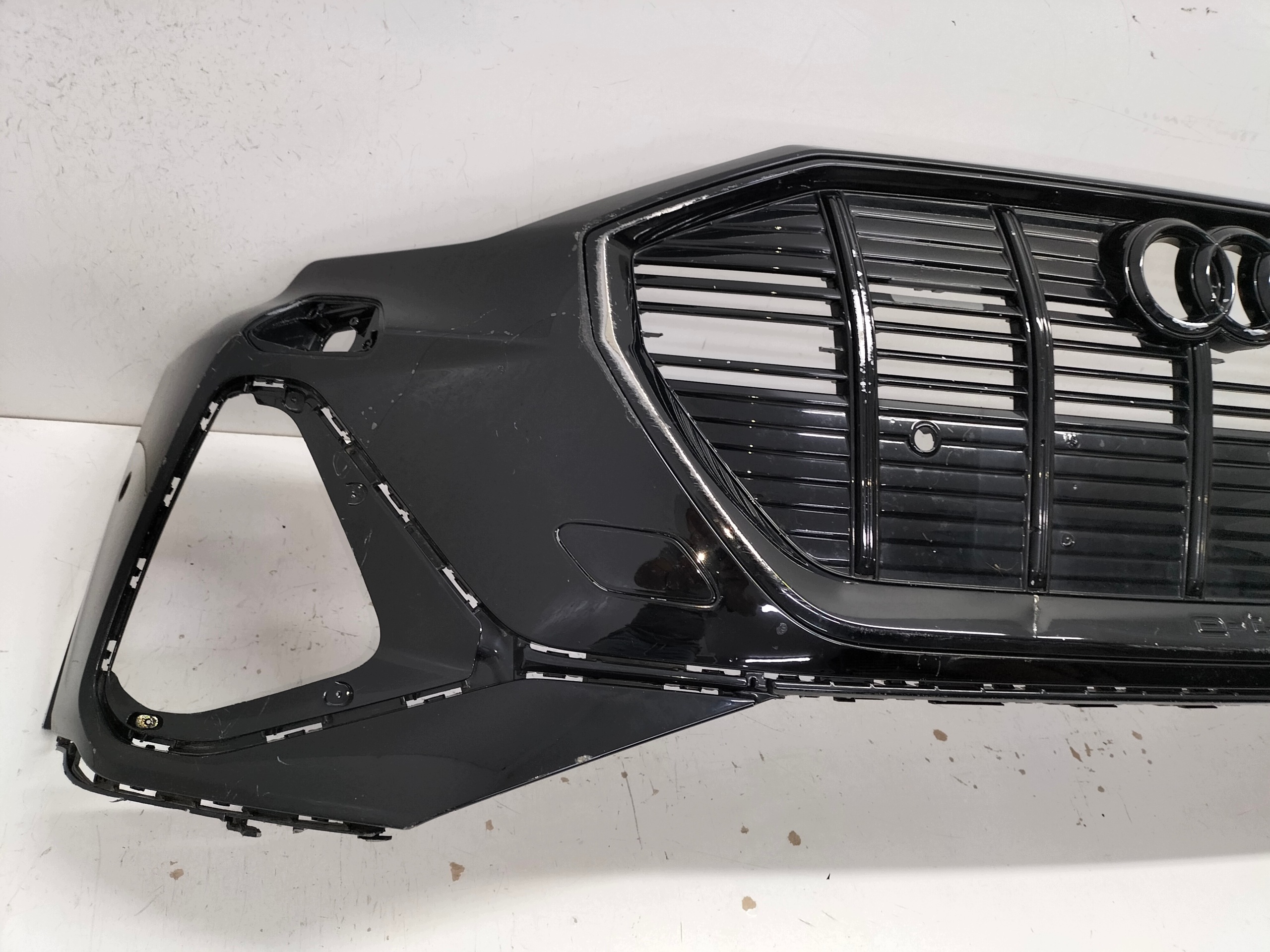 front bumper front AUDI E-TRON ETRON 4KE 19- S-LINE wersja below spryskiwa
