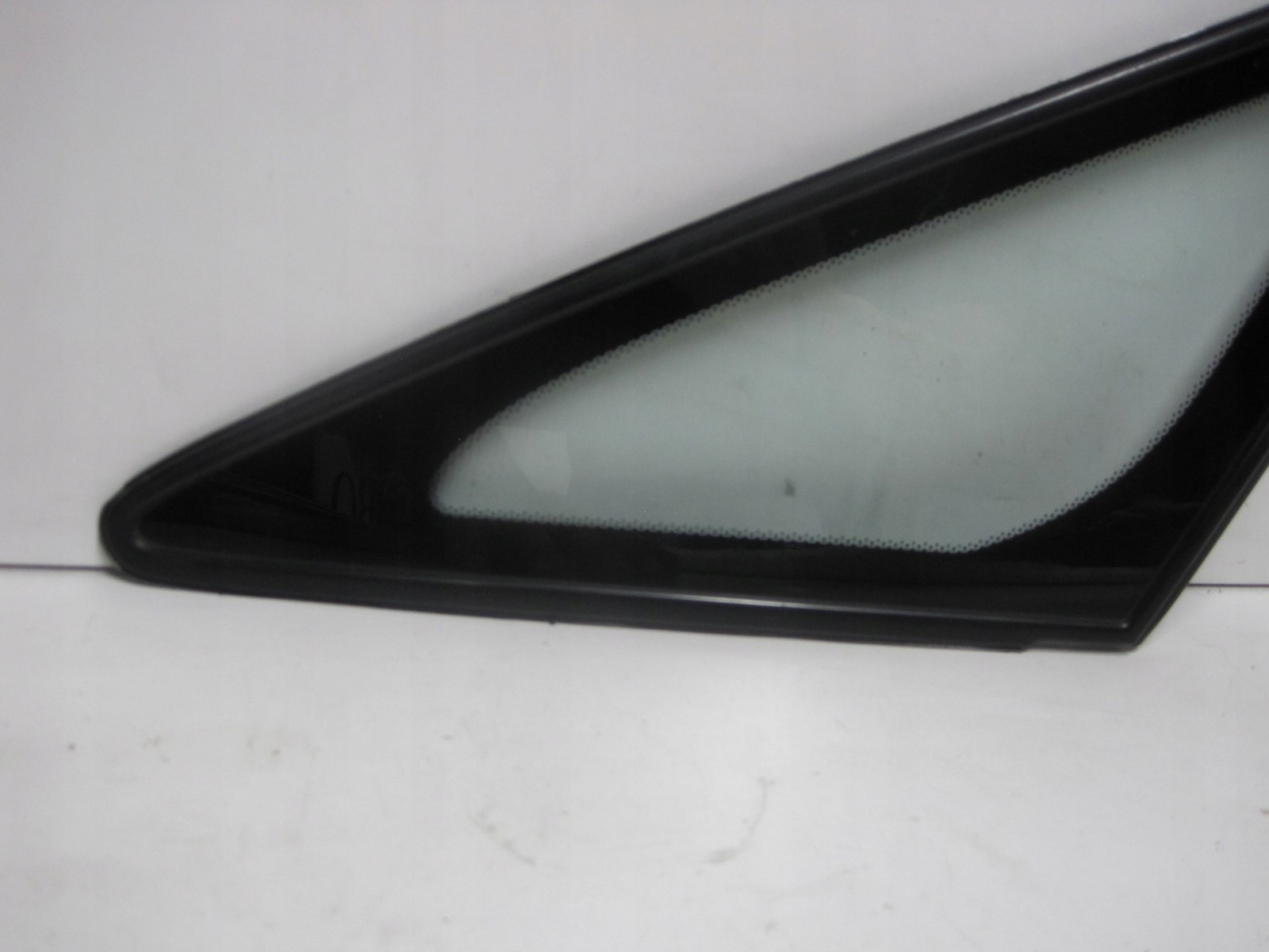 window side left MITSUBISHI GRANDIS 06R