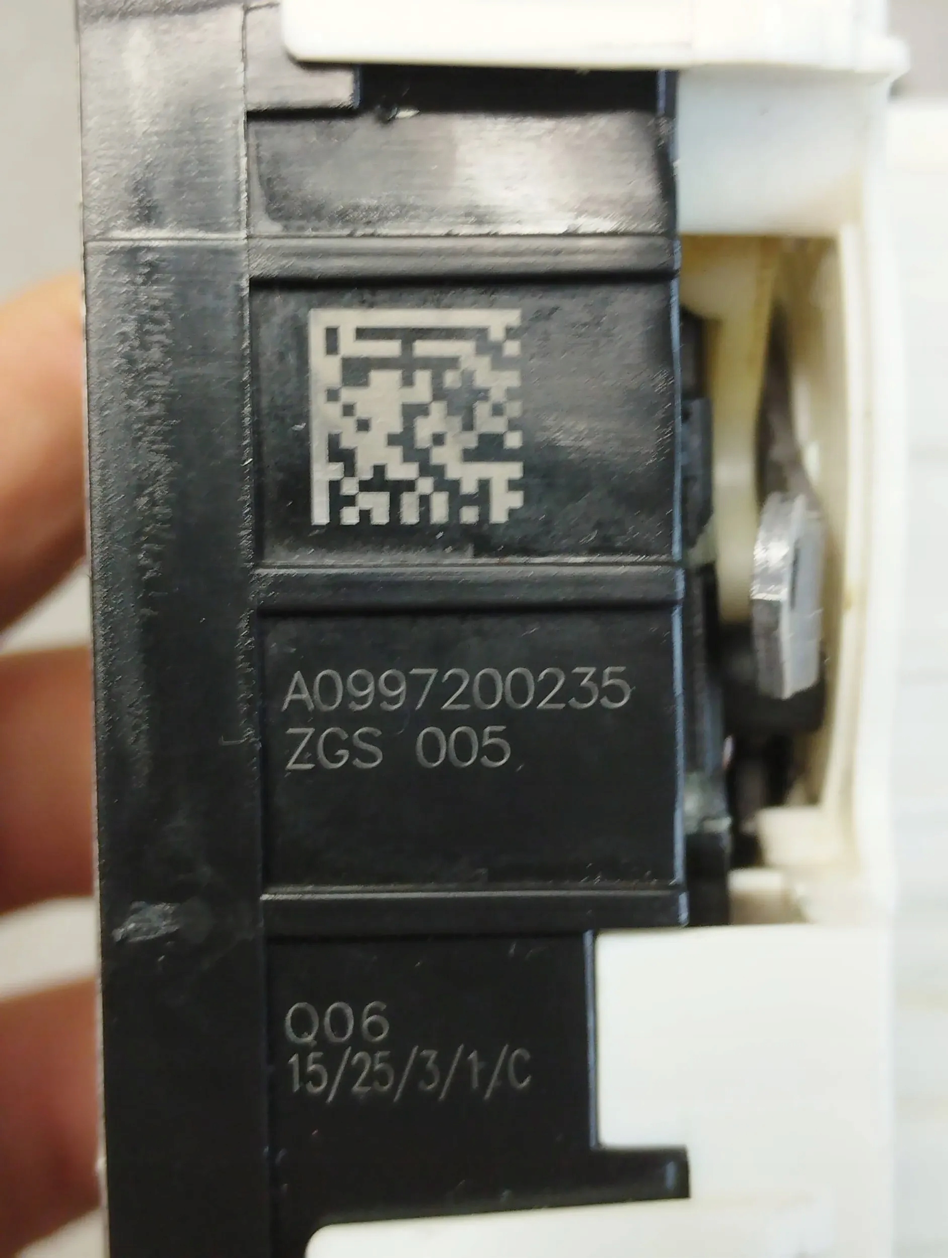 Mercedes-Benz CLS C218 lock right front UK A0997200235