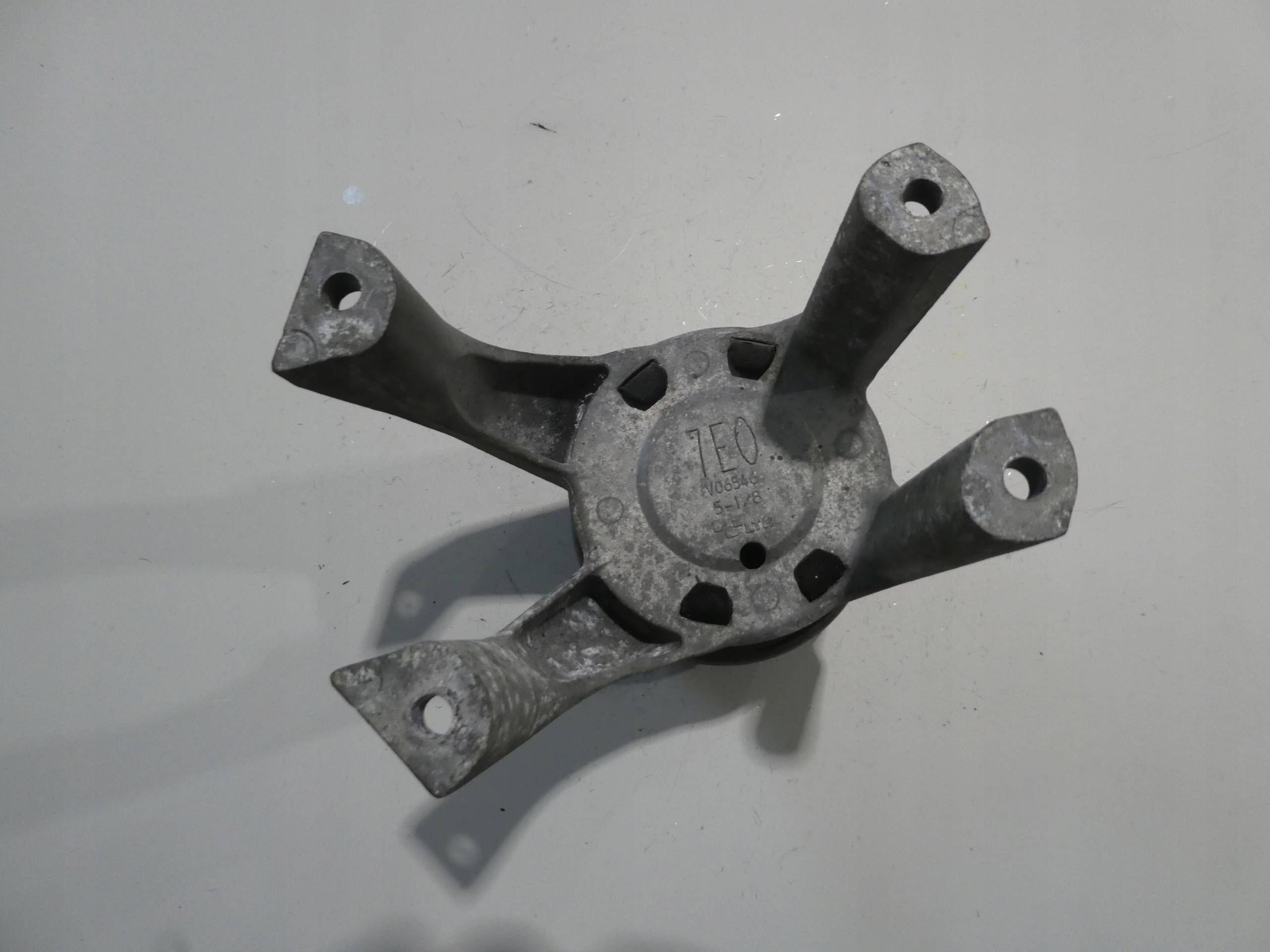 Motorlager VW T5 T6 7E0199849