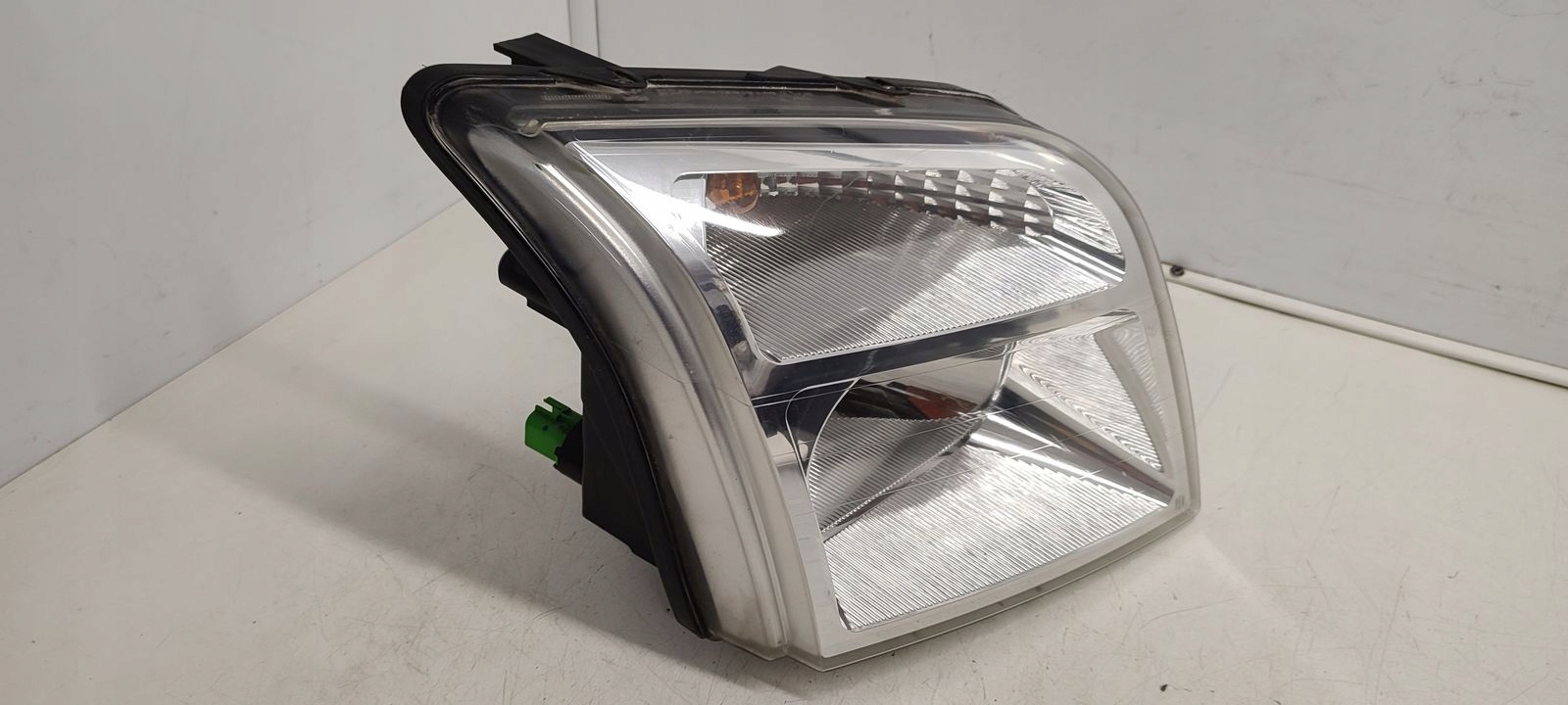 light front front right Ford Transit Connect