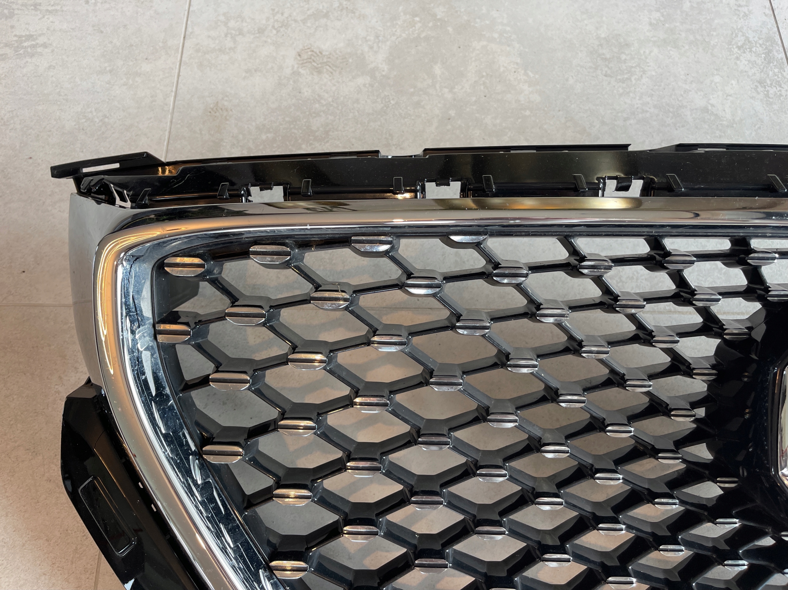 MG HS SUV ATRAPA CHŁODNICY GRILL KRATKA Z KAMERĄ 10021164 Numer katalogowy części 10021164