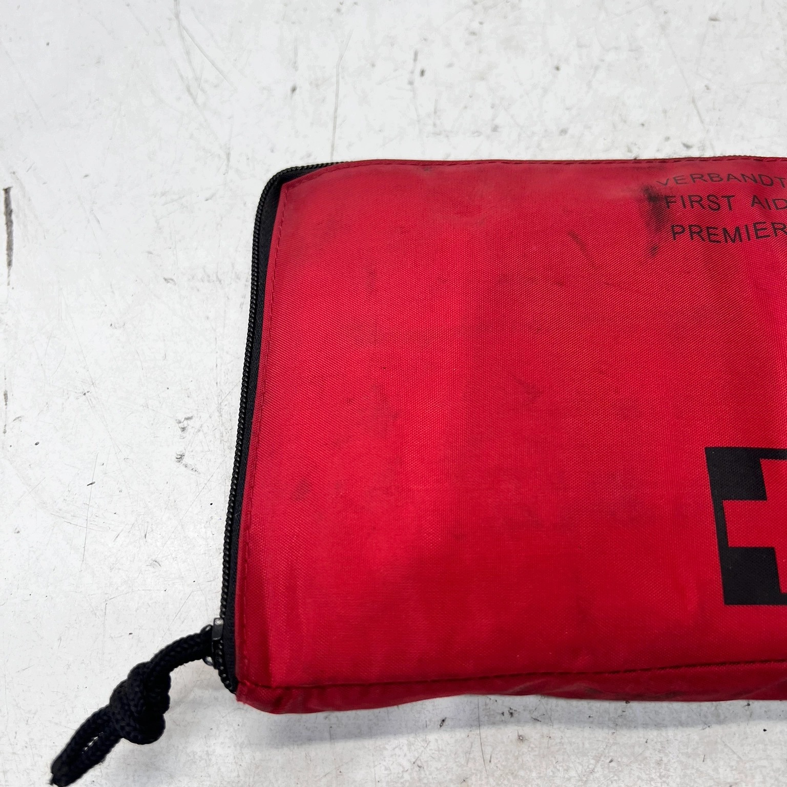 first aid kit PIERWSZEJ POMOCY A4 B8 A5 Q5 8K0860282C