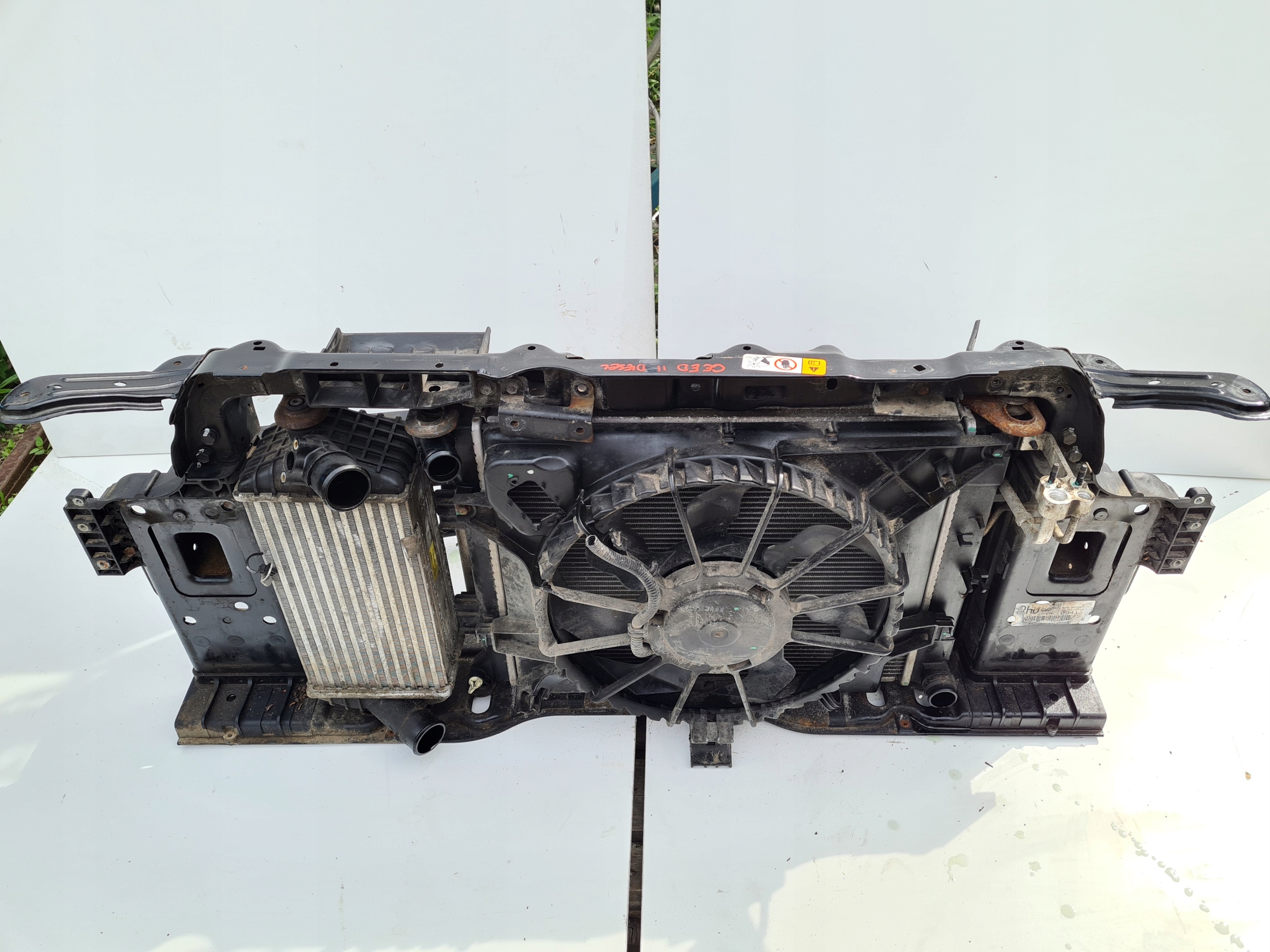 KIA CEED II 1,4 1.6CRDI KOMPLET der Kühler Gurten träger 2012