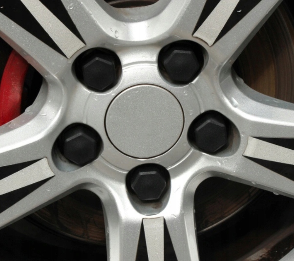 NASADKI NAKŁADKI NA ŚRUBY FELG 19 CZARNE KPL Producent DTM