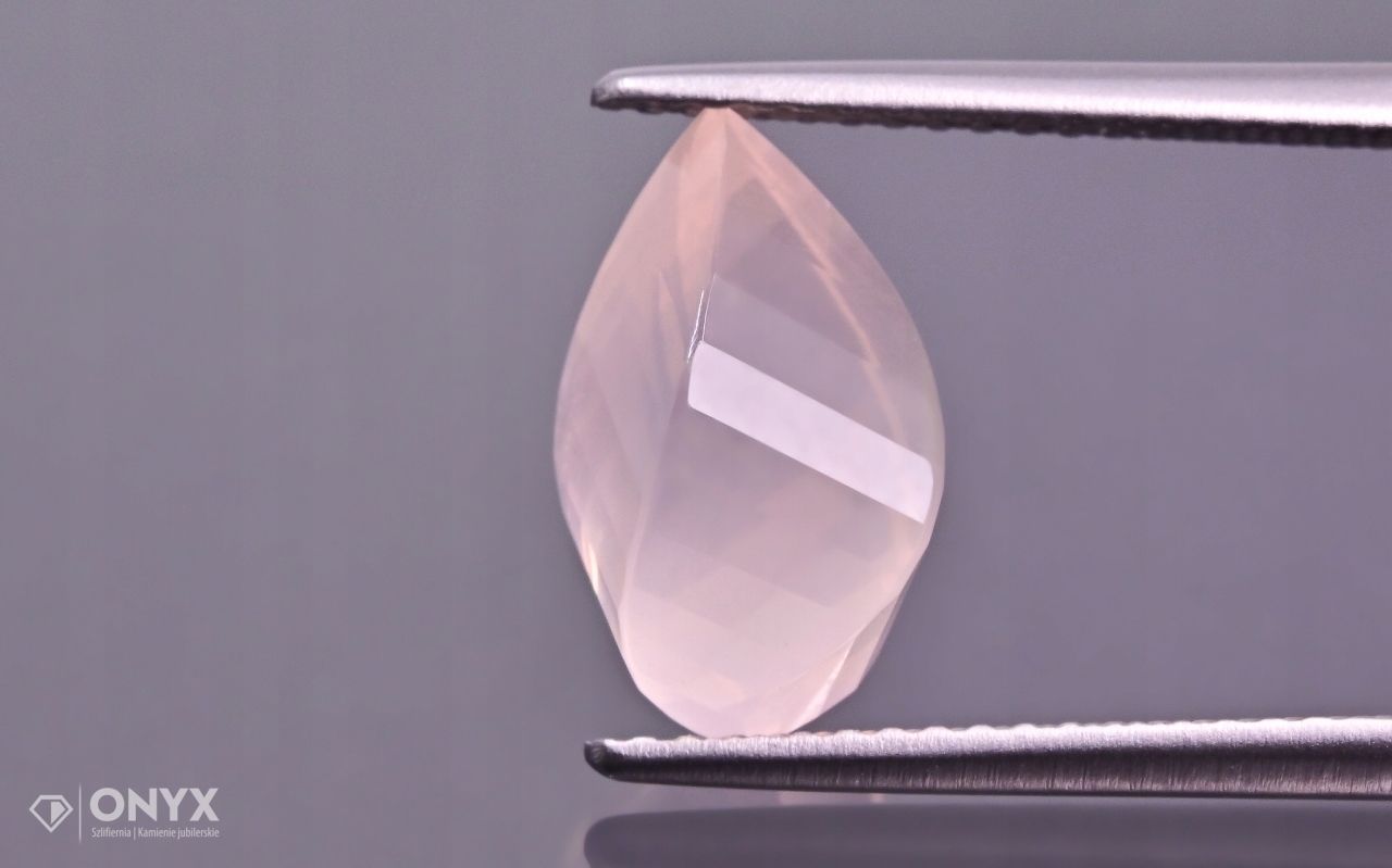 Růženín fazetovaný nepravidelný 12,5x6,5 mm