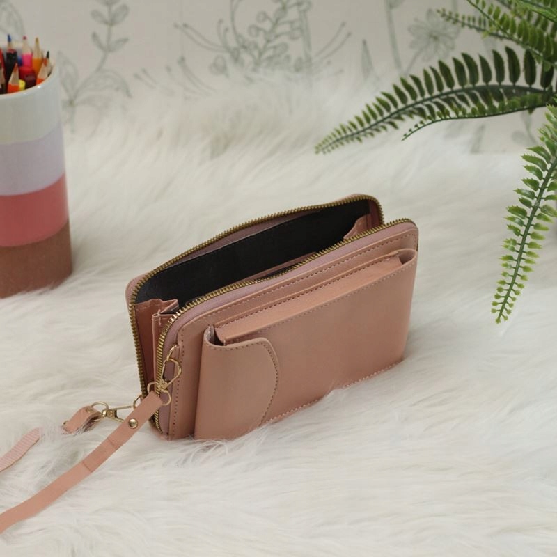 Torebka saszetka kopertówka mini portfel na telefon na ramię jasnoróżowa Materiał dominujący skóra ekologiczna