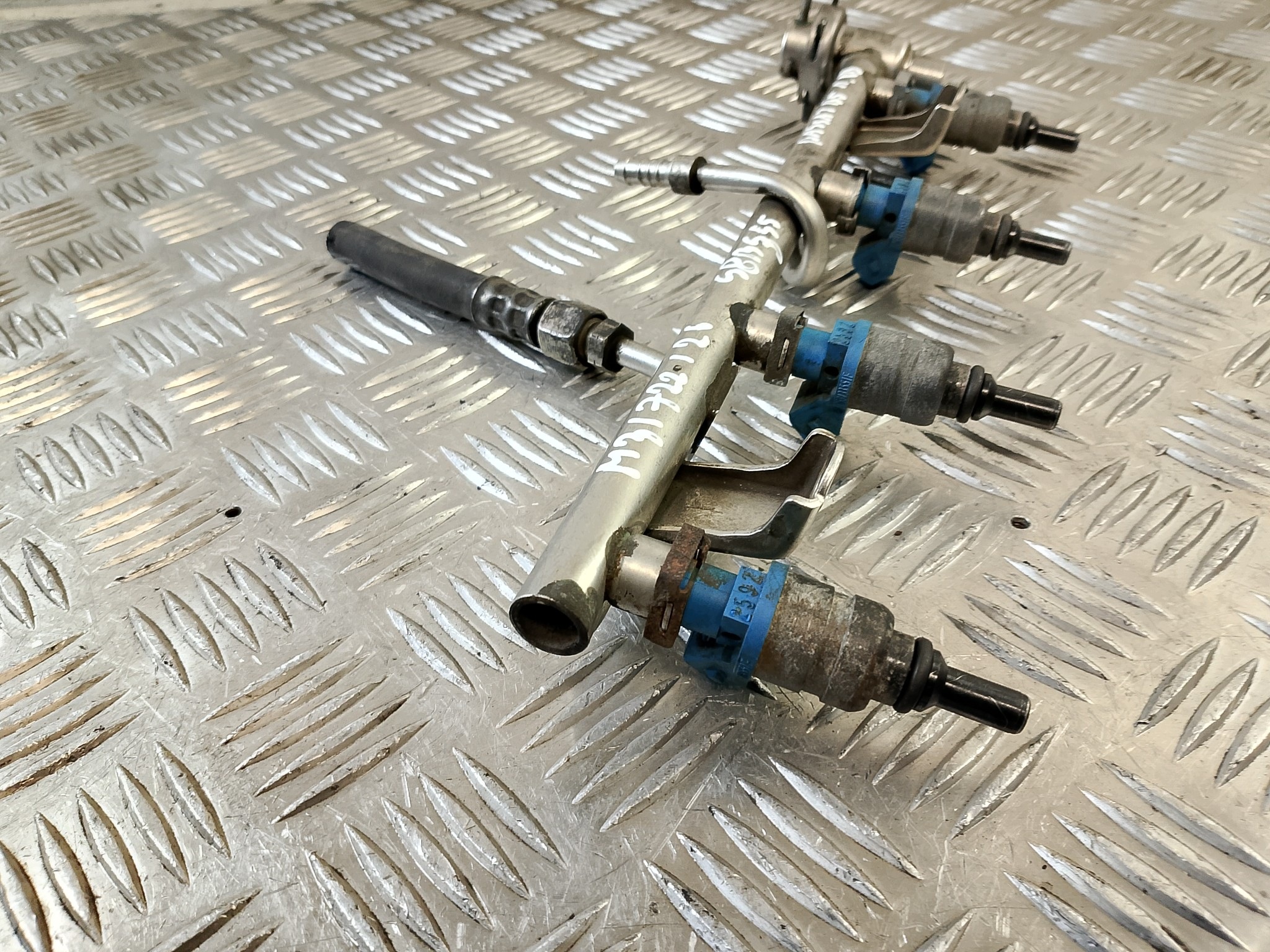 Rampe injection + Injecteurs 058133551F VW PASSAT B5 1.8 B