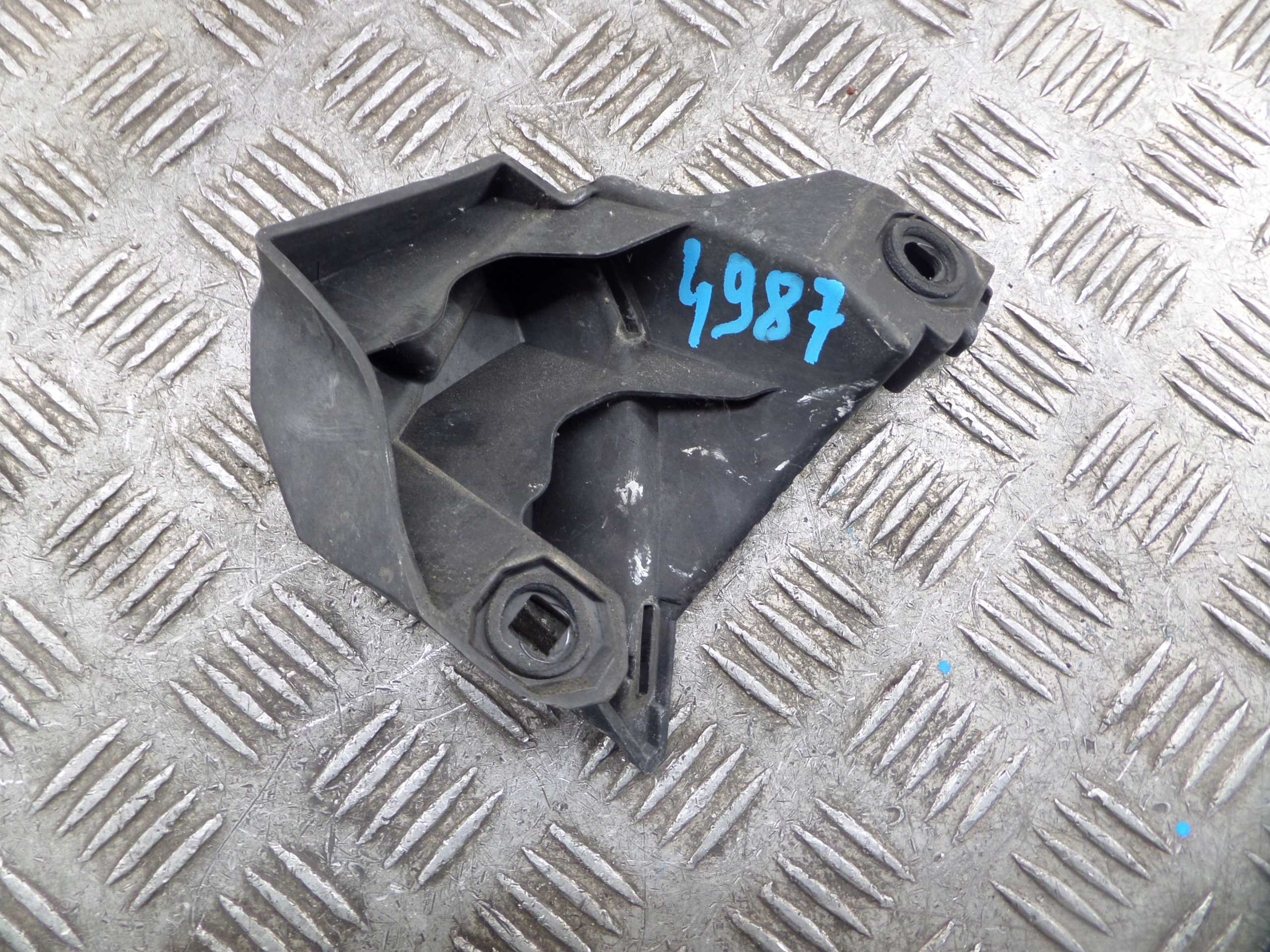 bumper bracket left rear part CITROEN DS5 9687046780