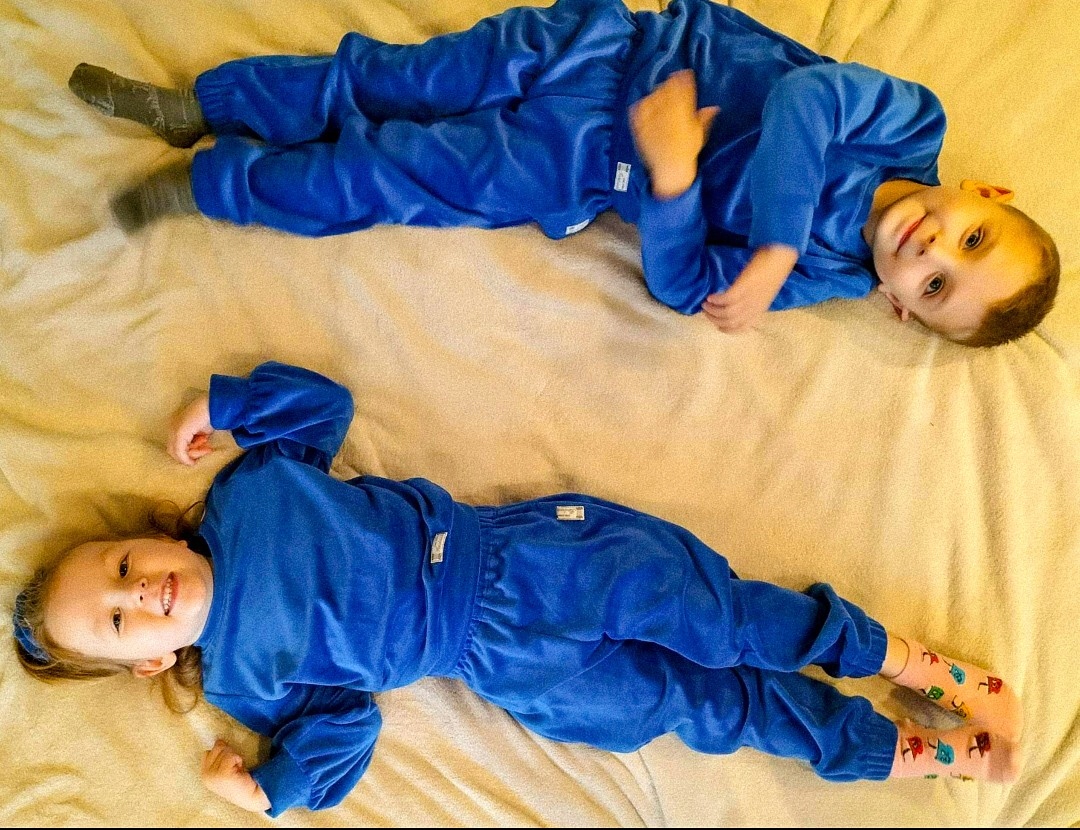 Dziecięcy dres welurowy 110 (4-5 Lat) Czerwony Marka Inna marka