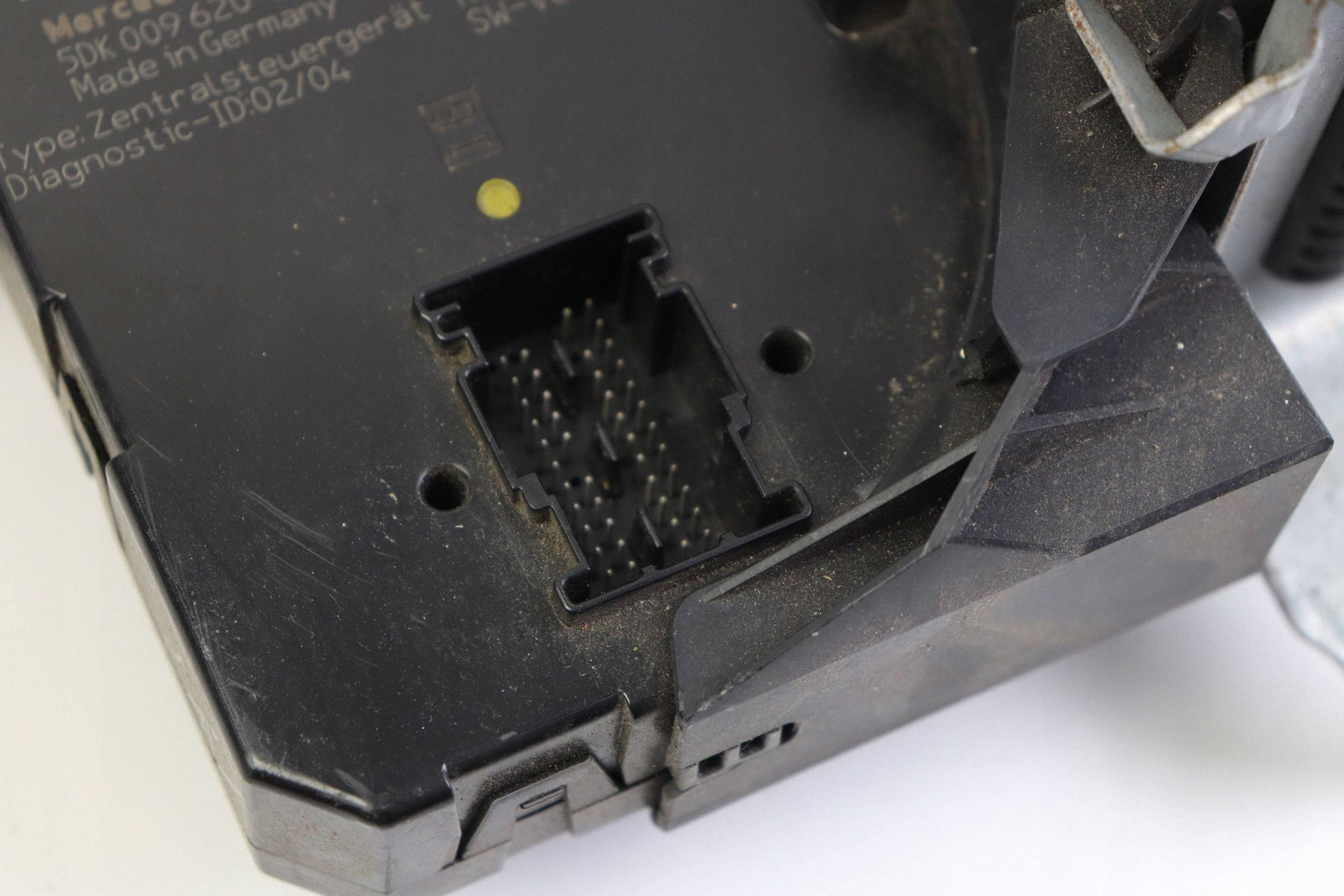 MERCEDES W212 module fuse box 2129005201