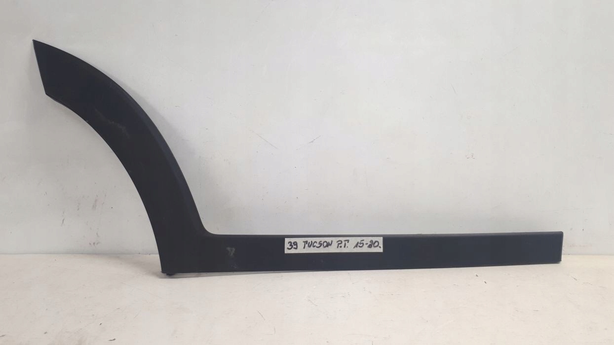 HYUNDAI TUCSON 2015 LISTWA DRZWI PRAWA TYŁ Producent części Hyundai OE