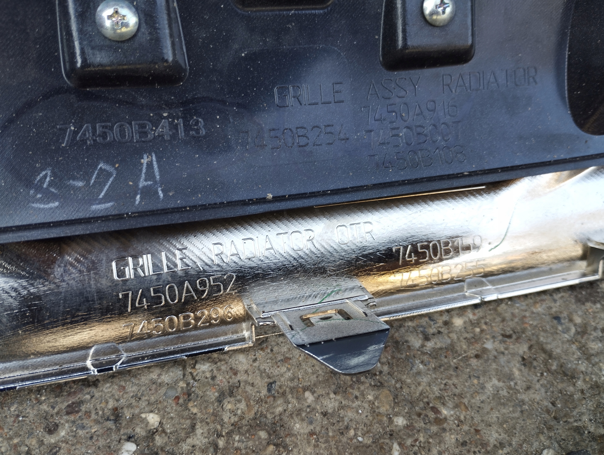 Mitsubishi L200 K60T Kühlergrill FRONTGRILL Kühlergitter 7450A952 - Thumbnail 8