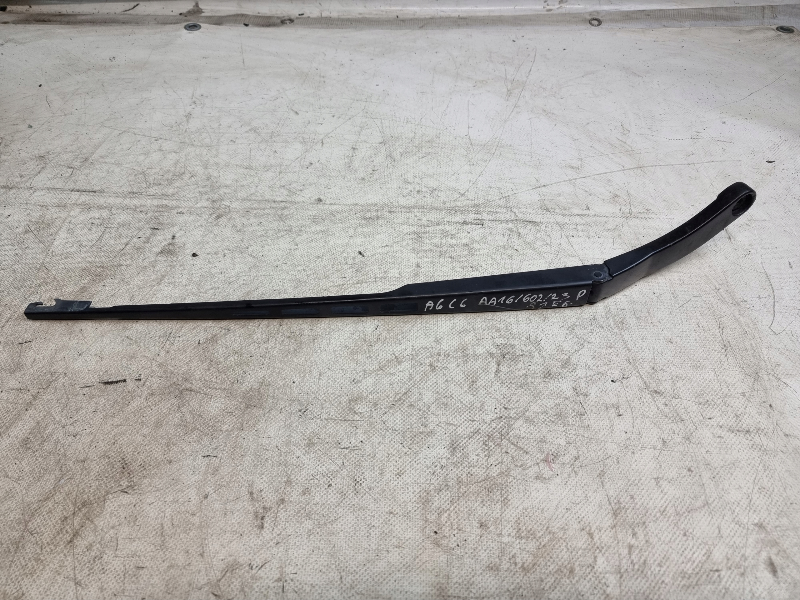 wiper arm right front AUDI A6 C6 05R