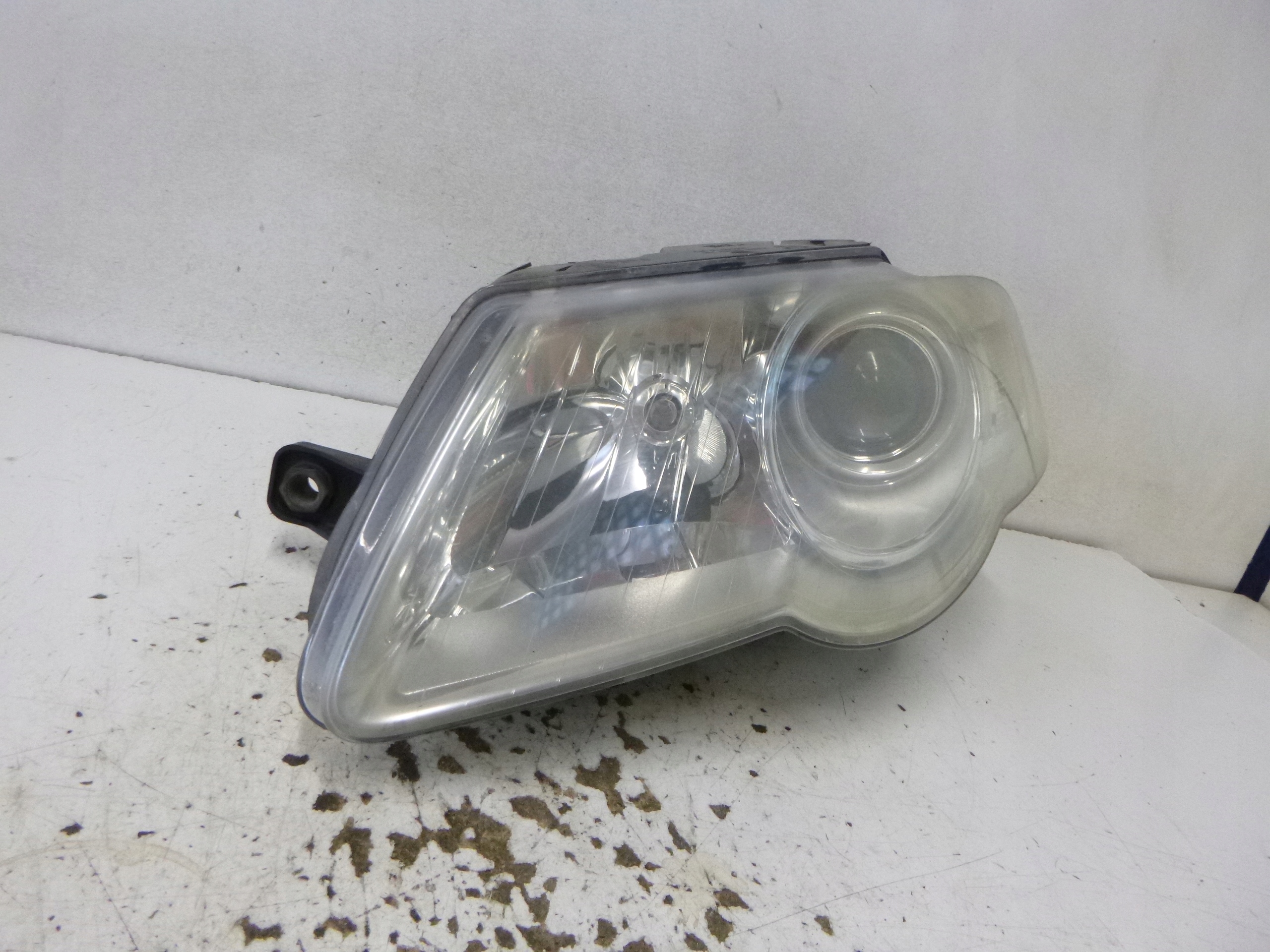 light Reflektor front left VW Passat B6 kombi 05-10 3C0941005J HELLA