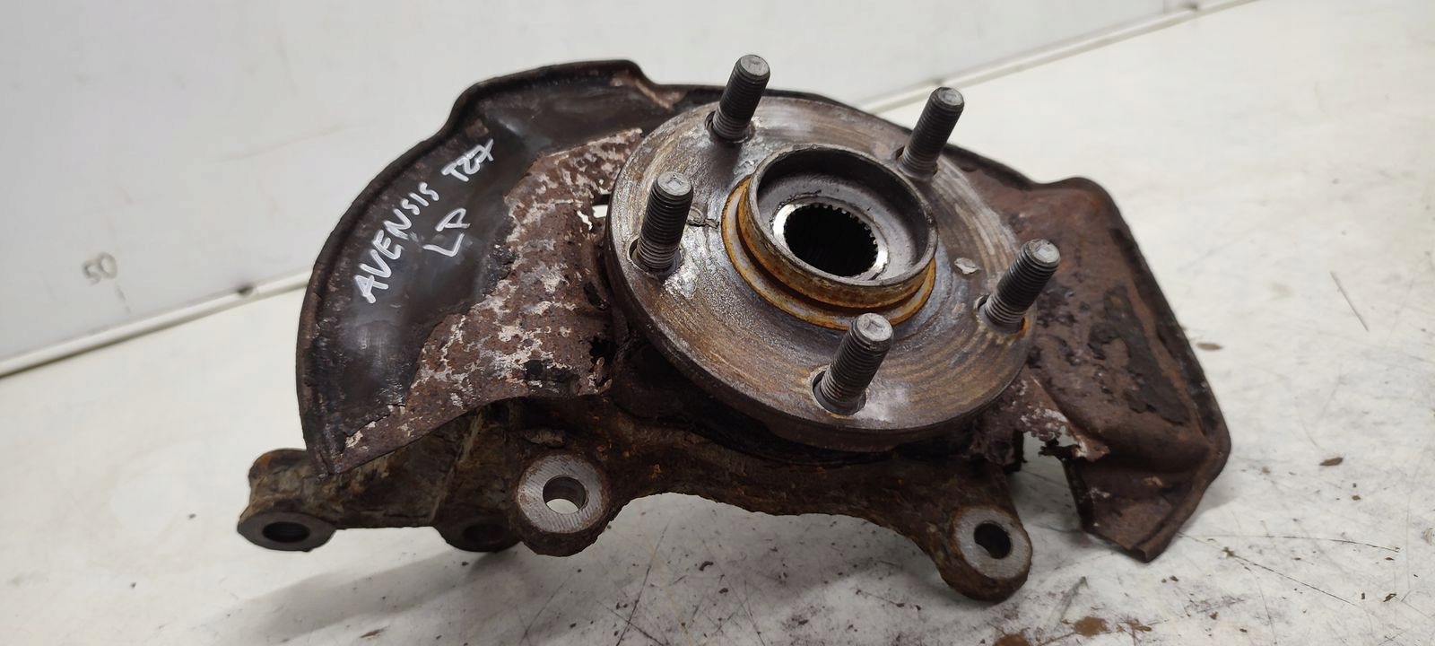 swing front front left Toyota Avensis T27 2,2 D4D