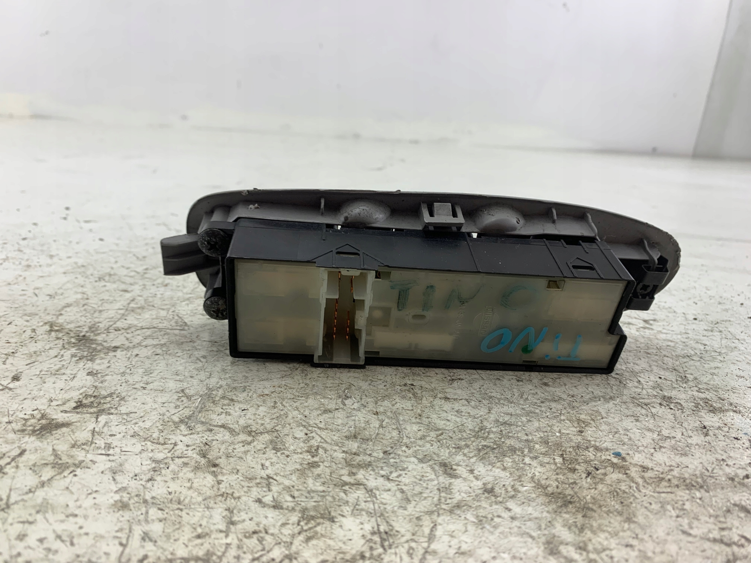 NISSAN ALMERA TINO PANEL of the window left front
