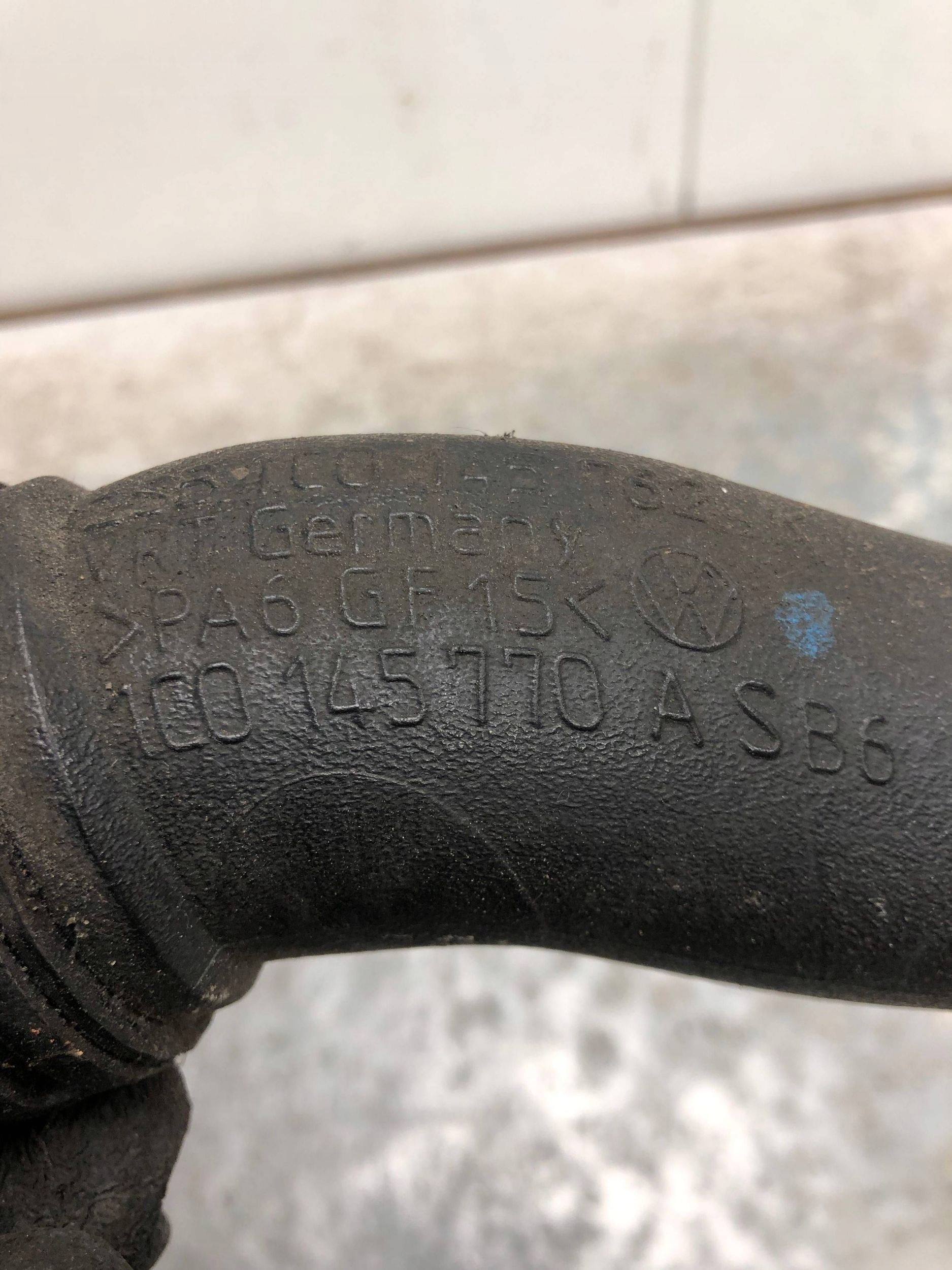 cijev prijenos interkulera VW NEW BEETLE 1C0145770AS 1C0145834